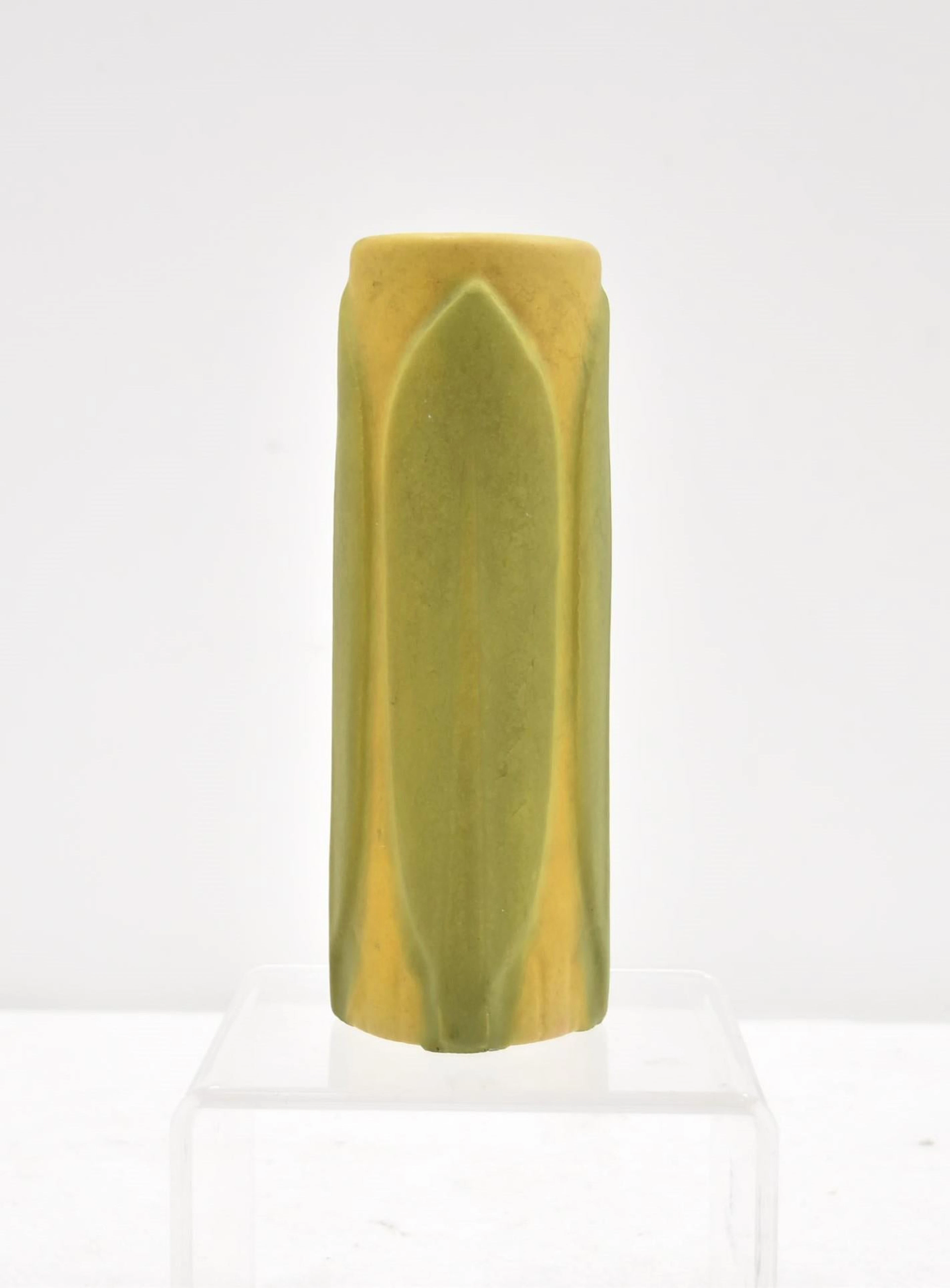 EARLY ROSEVILLE VELMOSS BUD VASE