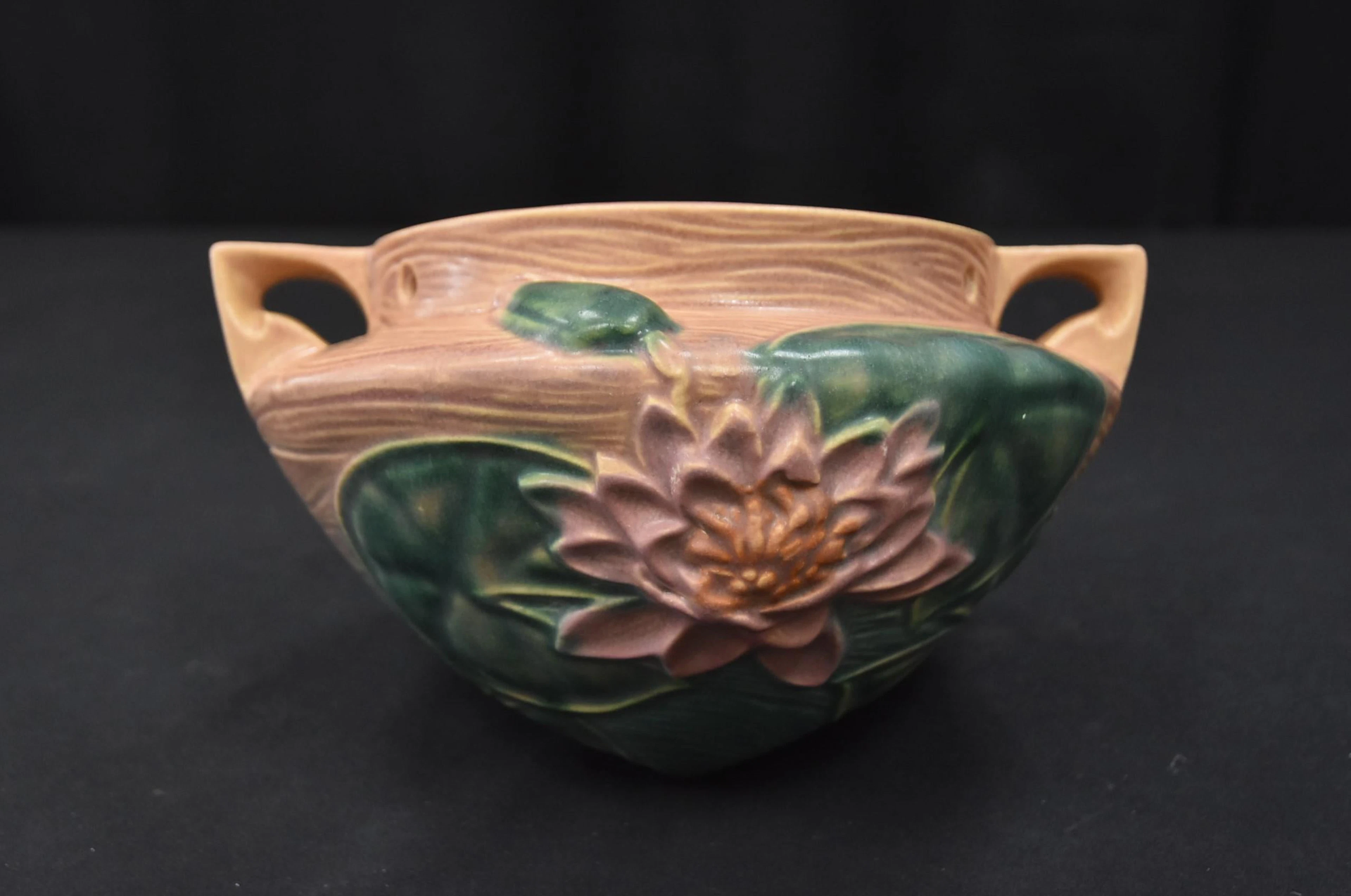ROSEVILLE PINK WATERLILY HANGING PLANTER