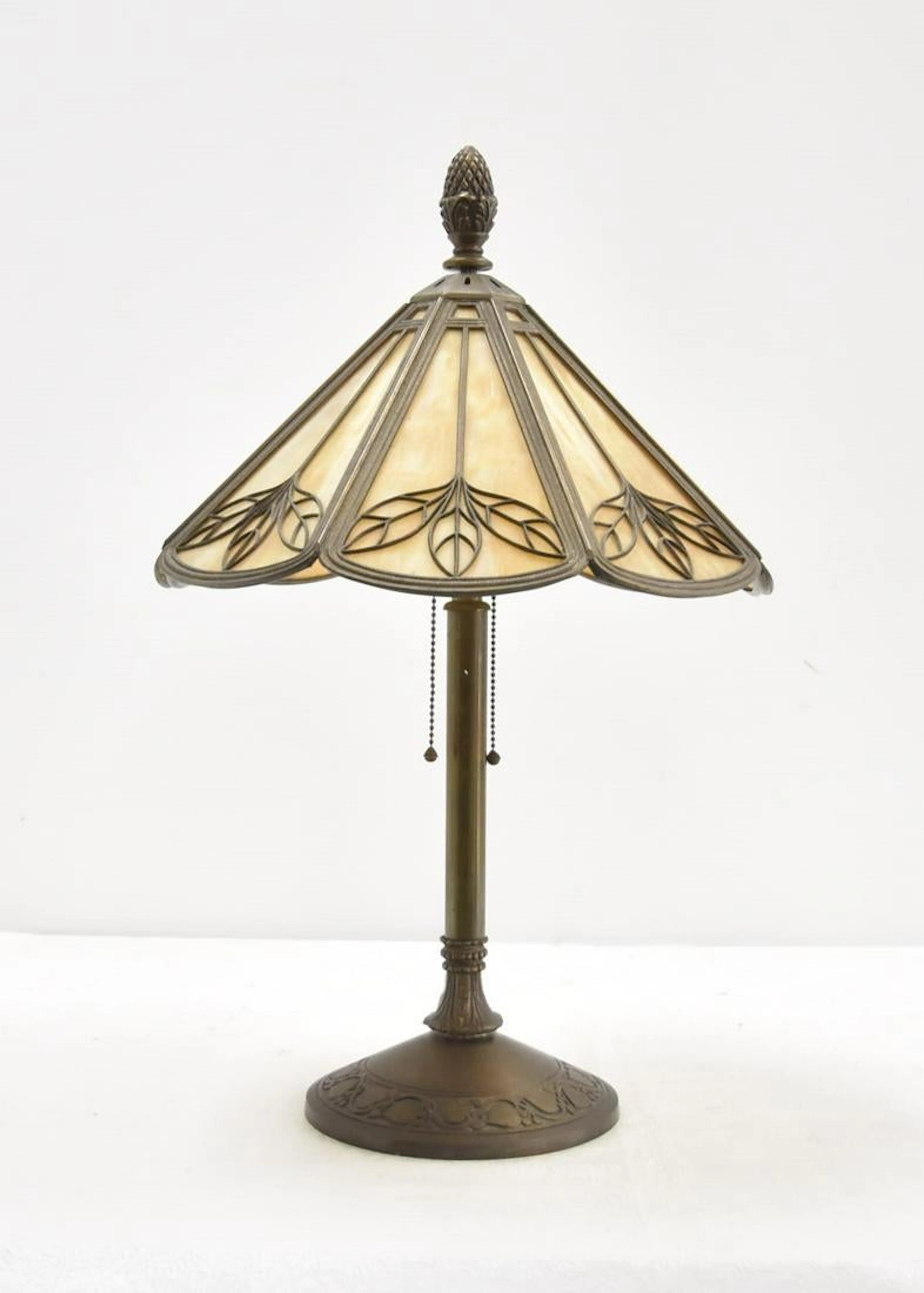 B & H 8-PANEL SLAG GLASS TABLE LAMP