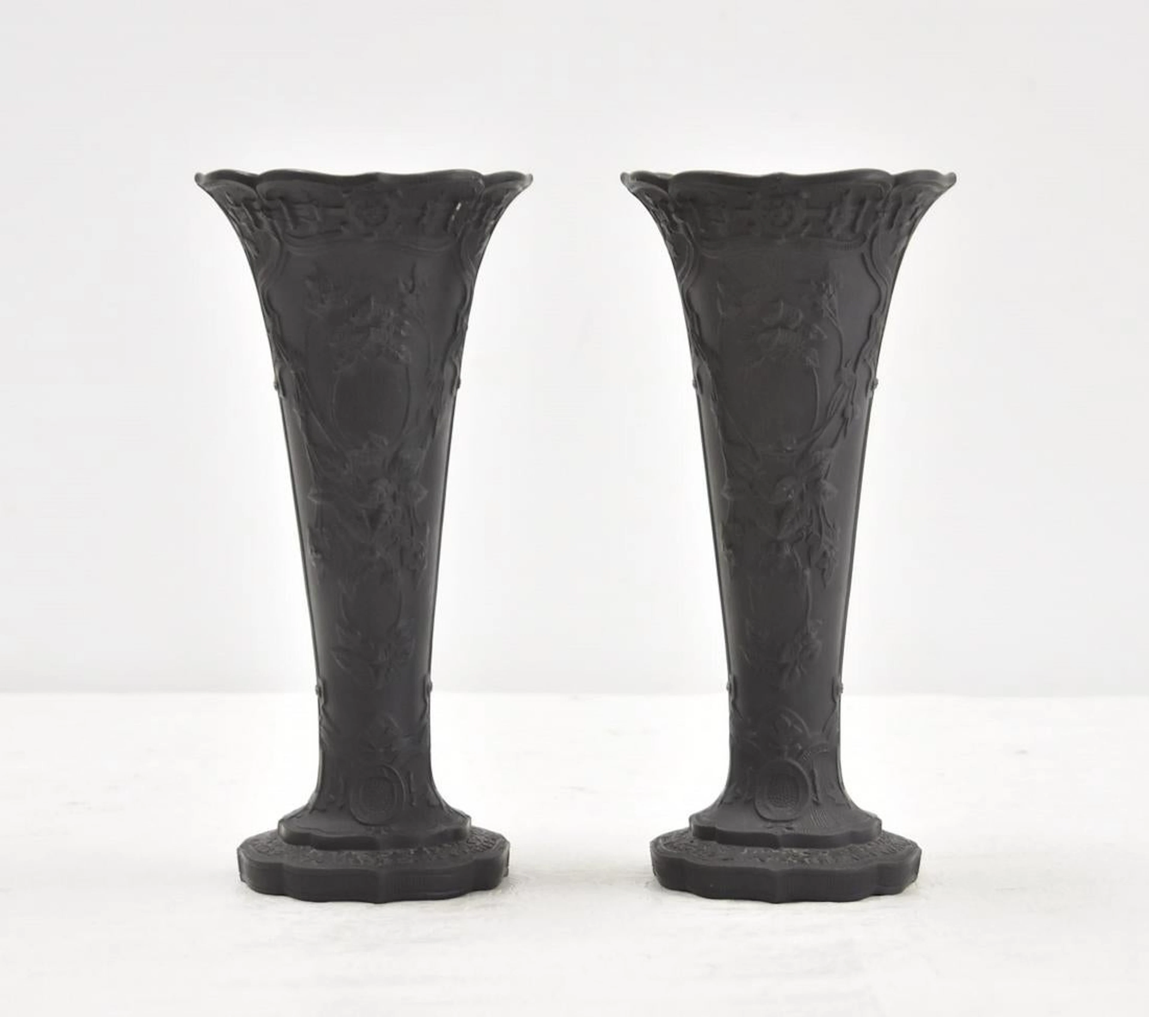 (Pr) WEDGWOOD BLACK BASALT VASES