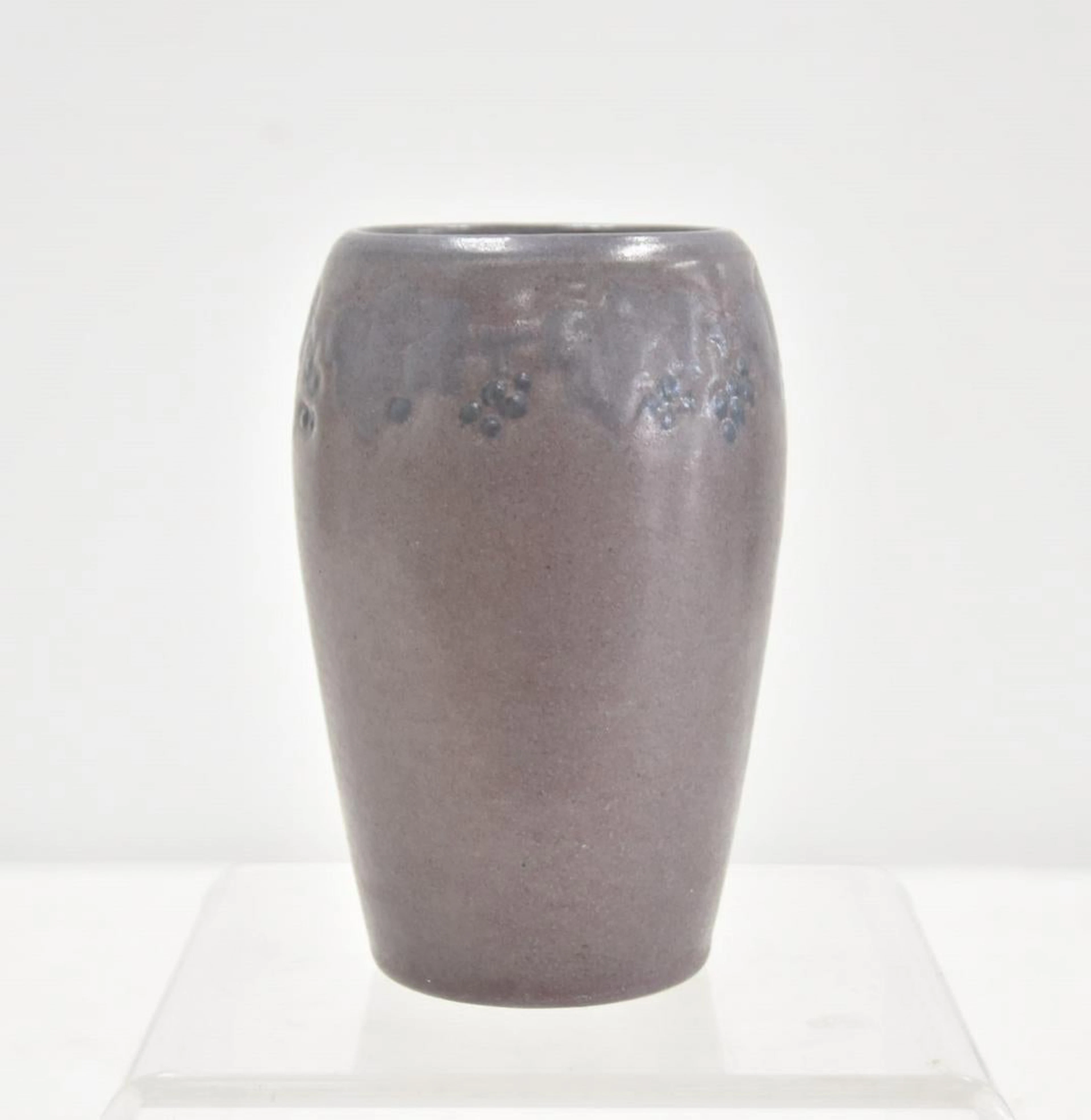 MARBLEHEAD POTTERY VASE WITH STYLIZED FLOWERS
