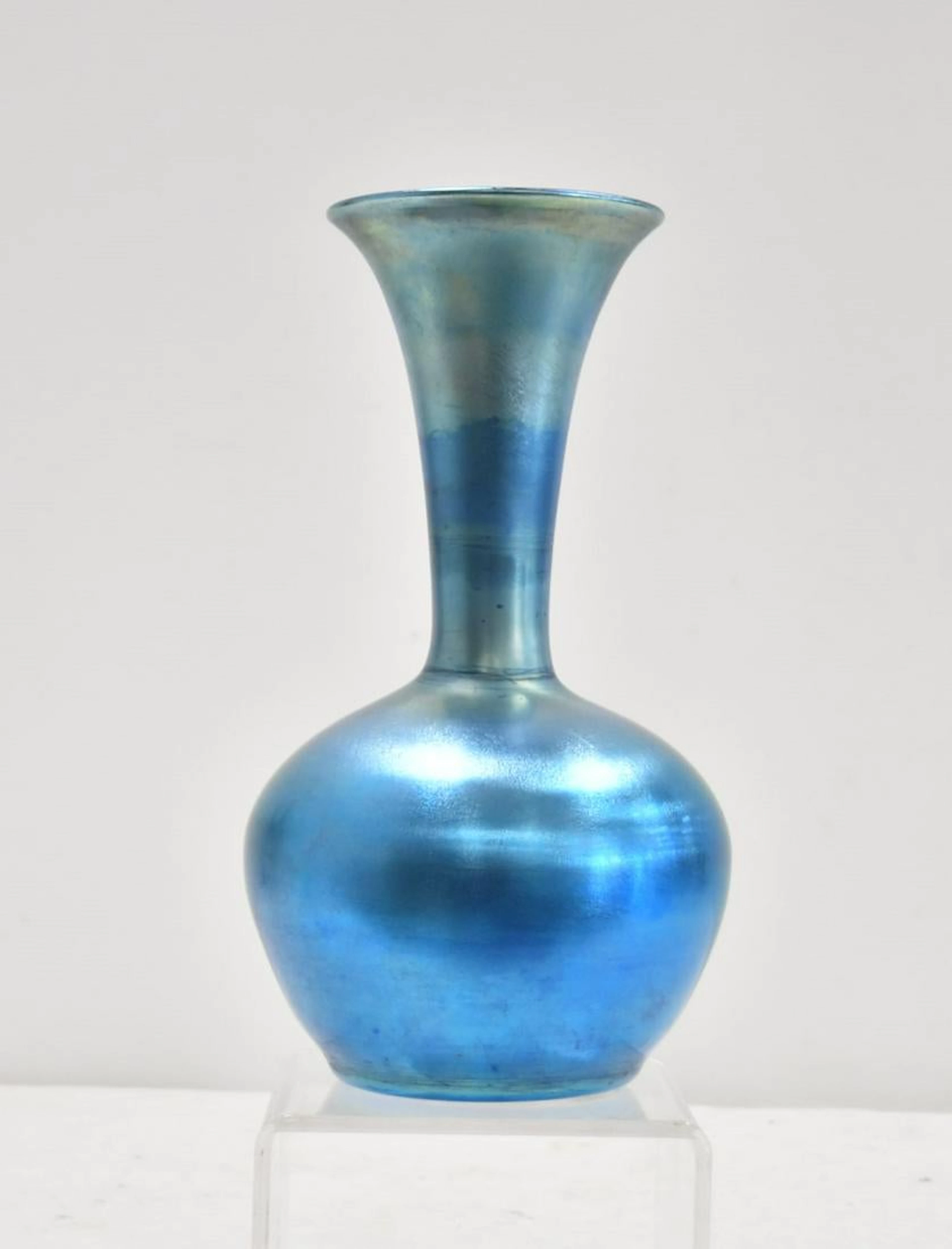 DURAND BLUE IRIDESCENT ART GLASS VASE