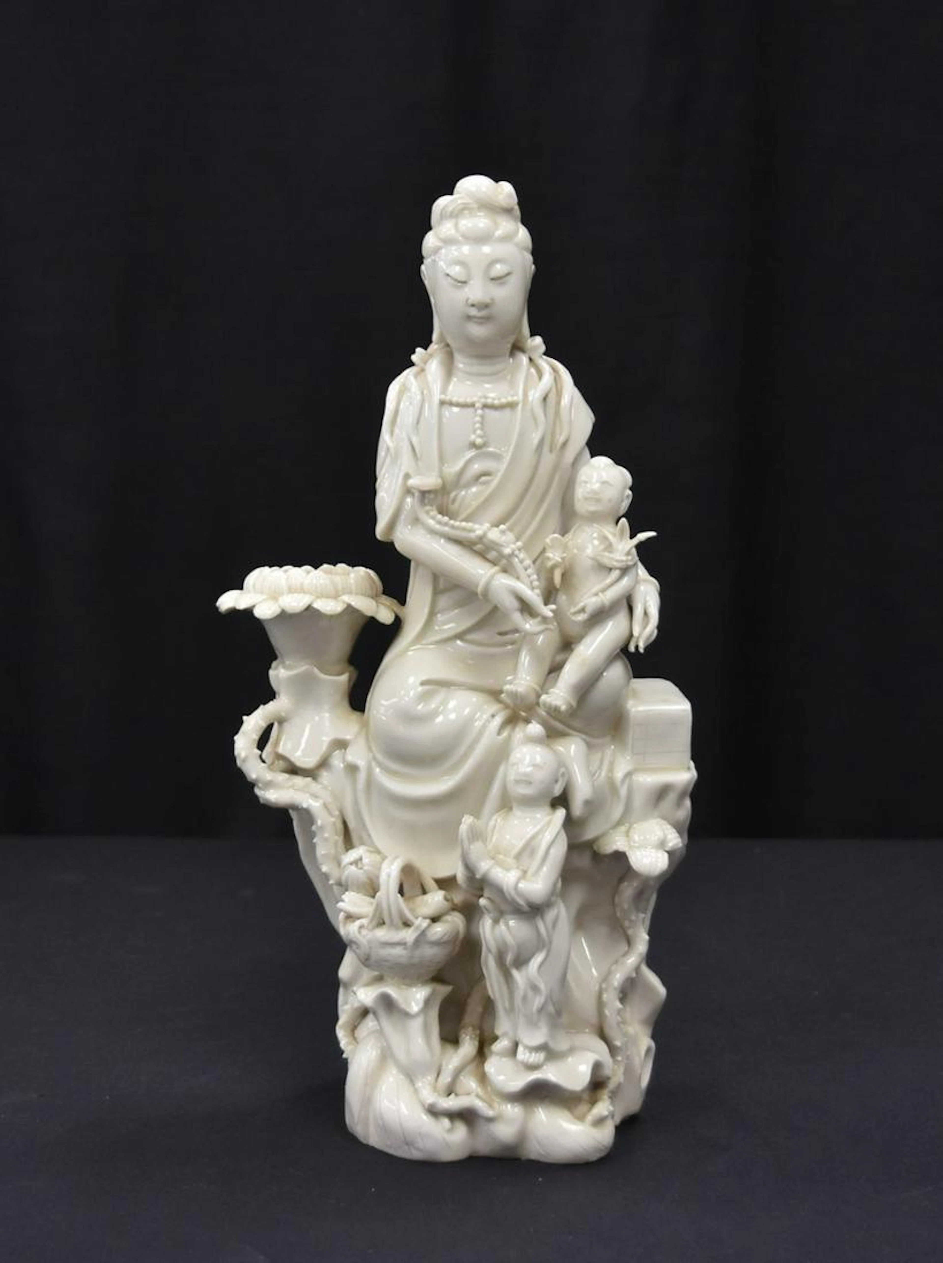 CHINESE BLANC de CHINE QUANYIN GROUPING