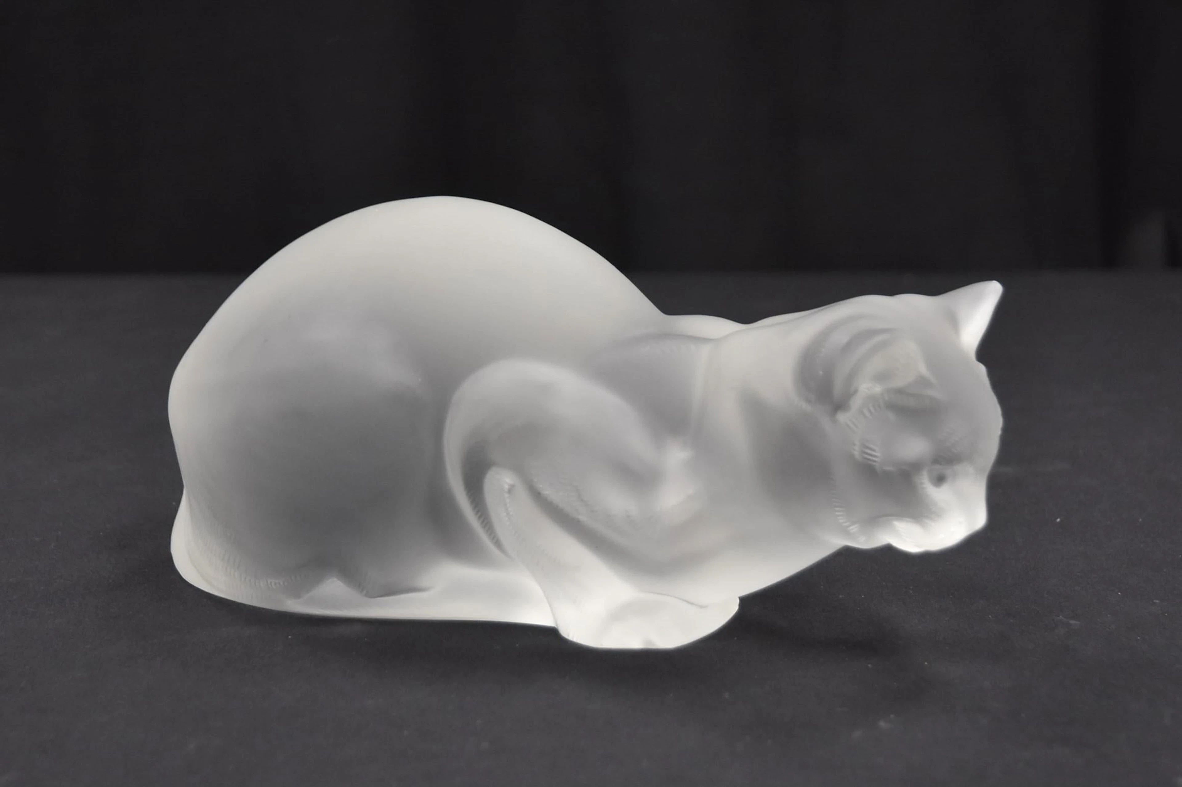 LALIQUE CRYSTAL CROUCHING CAT "CHAT COUCHE"