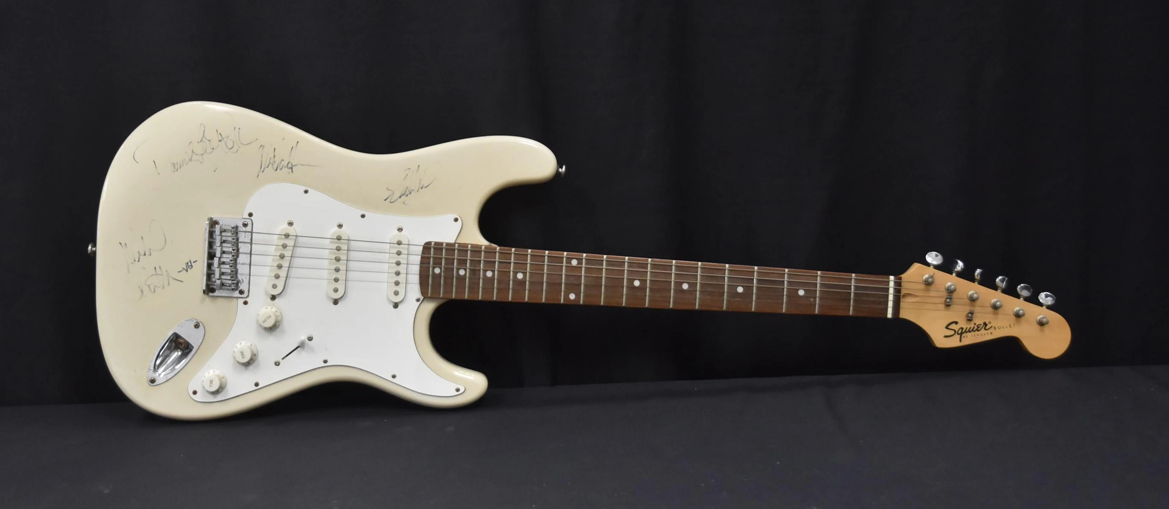 VAN HALEN AUTOGRAPHED FENDER GUITAR