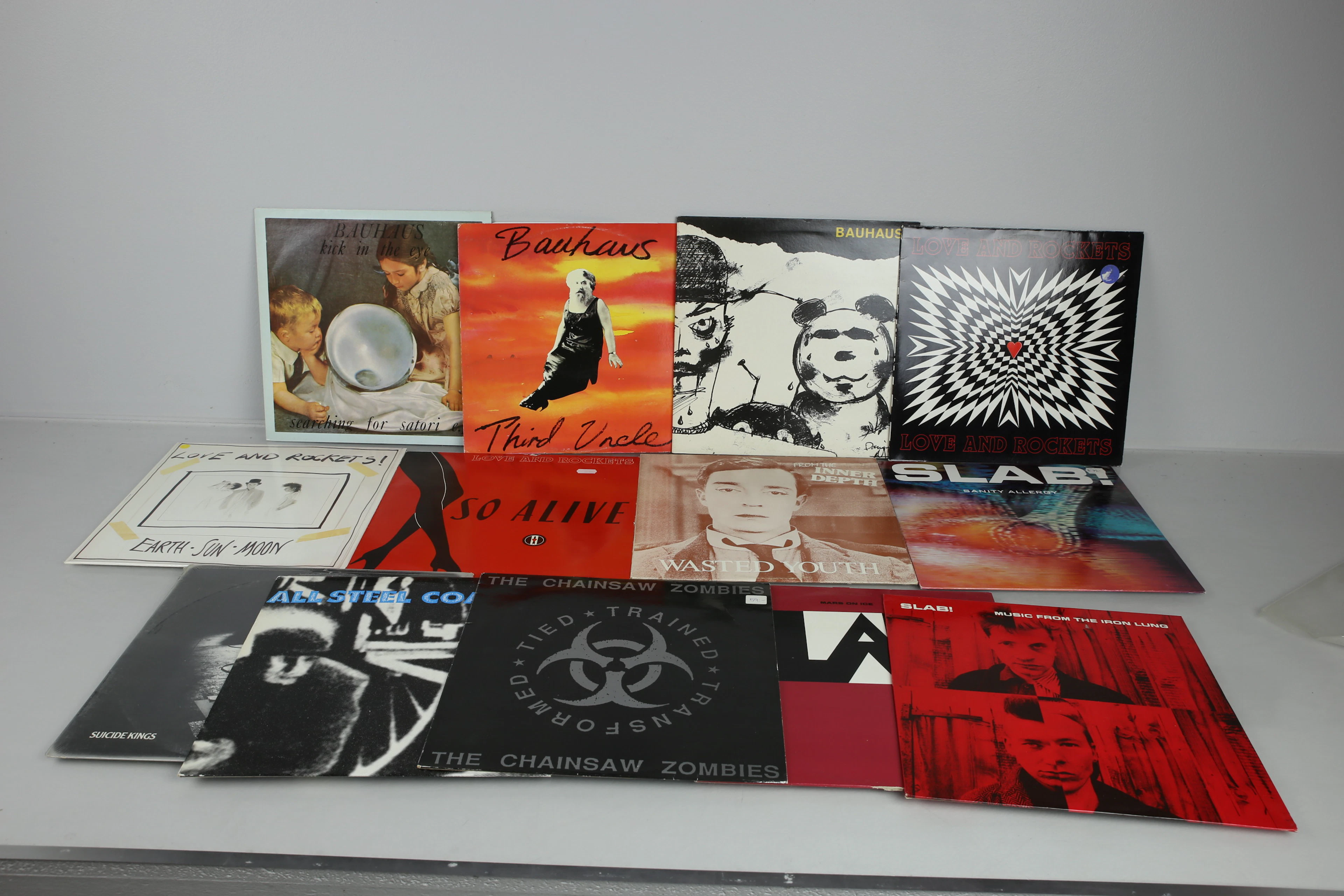 VINYLSKIVOR, 13 st, LP 8 st, Maxi 5 st, bl.a. Bauhaus, Wasted Youth, Slab