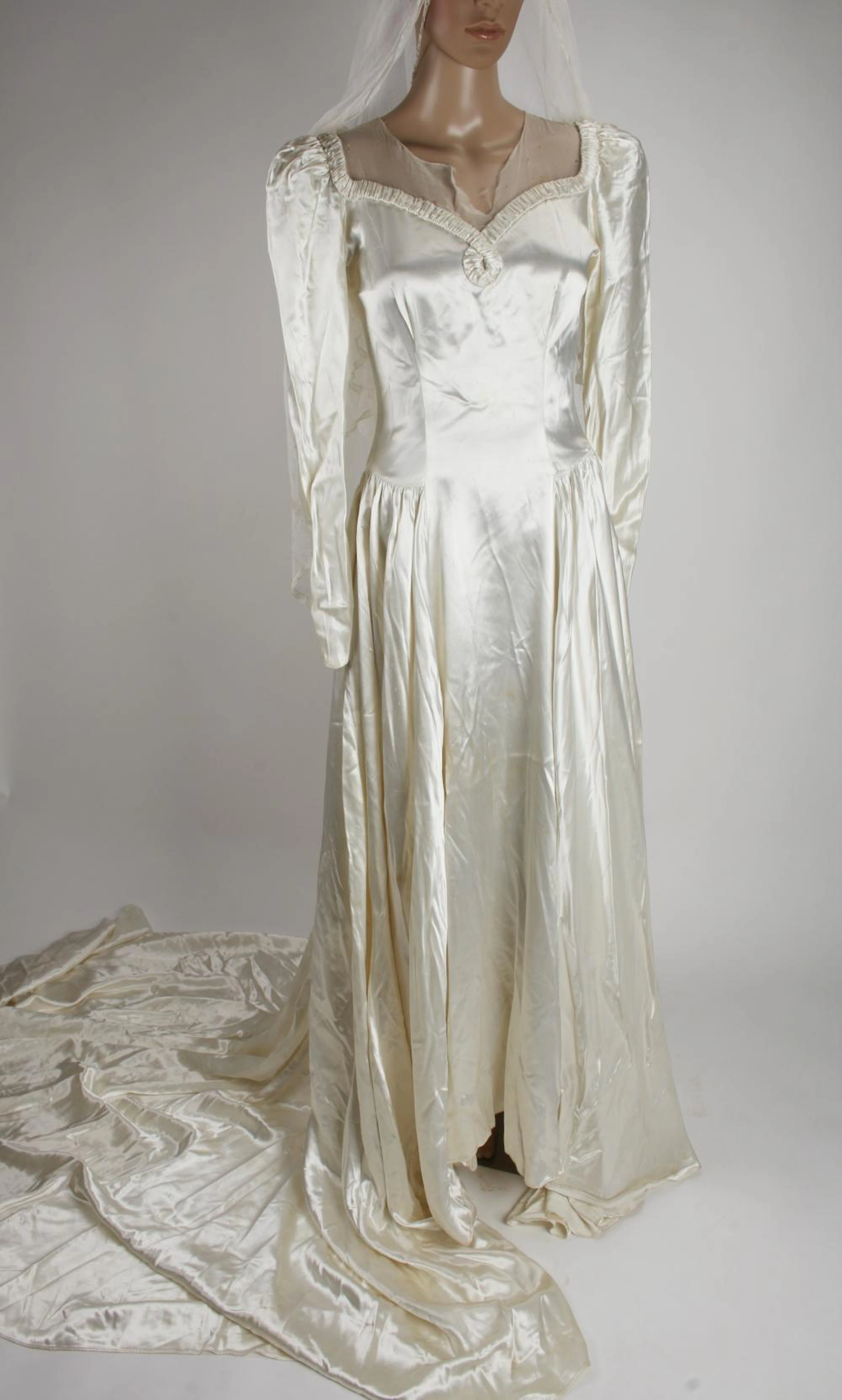 VINTAGE 1930S WEDDING DRESS