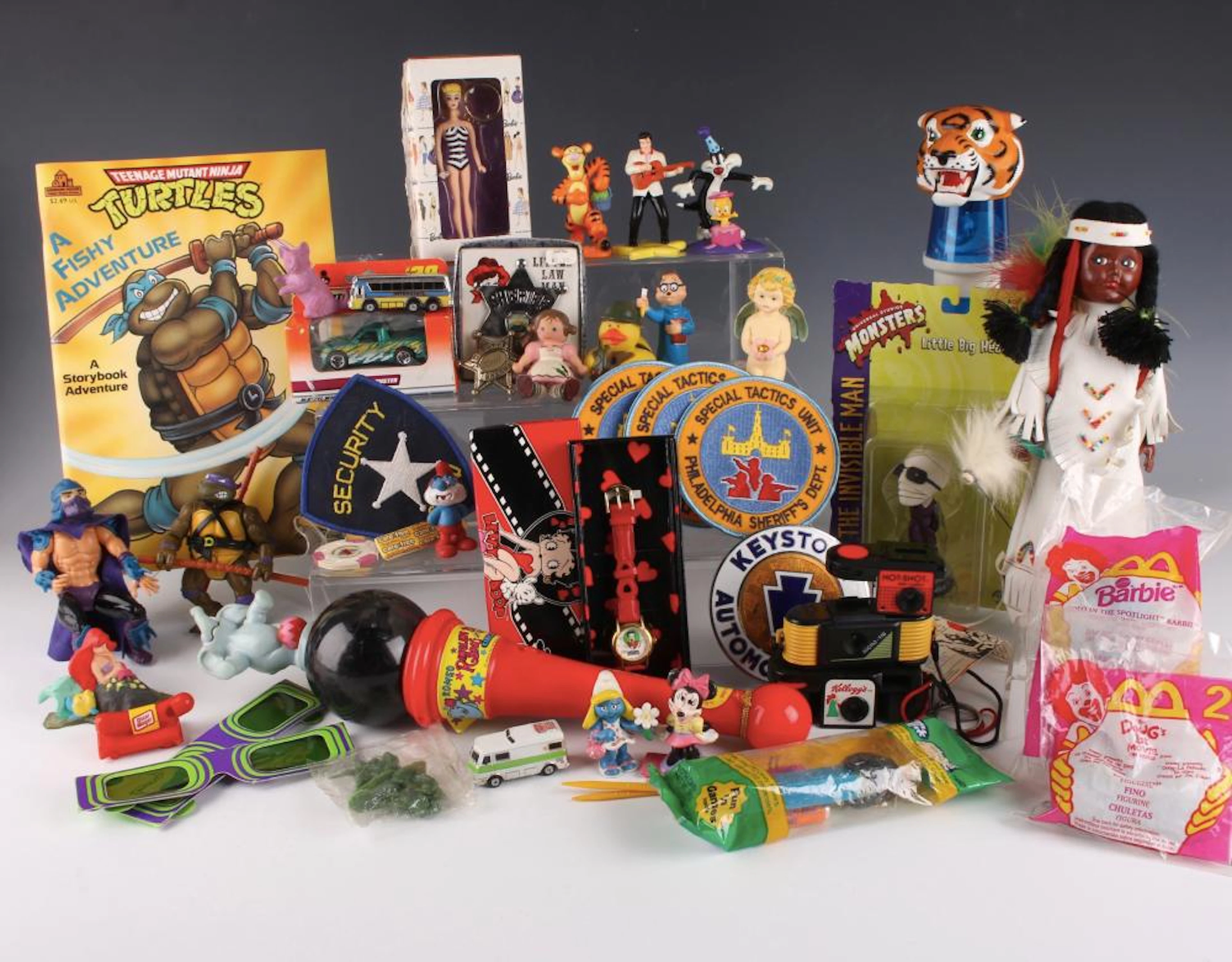 ASSORTED LOT OF CARTOON BASED FIGURES