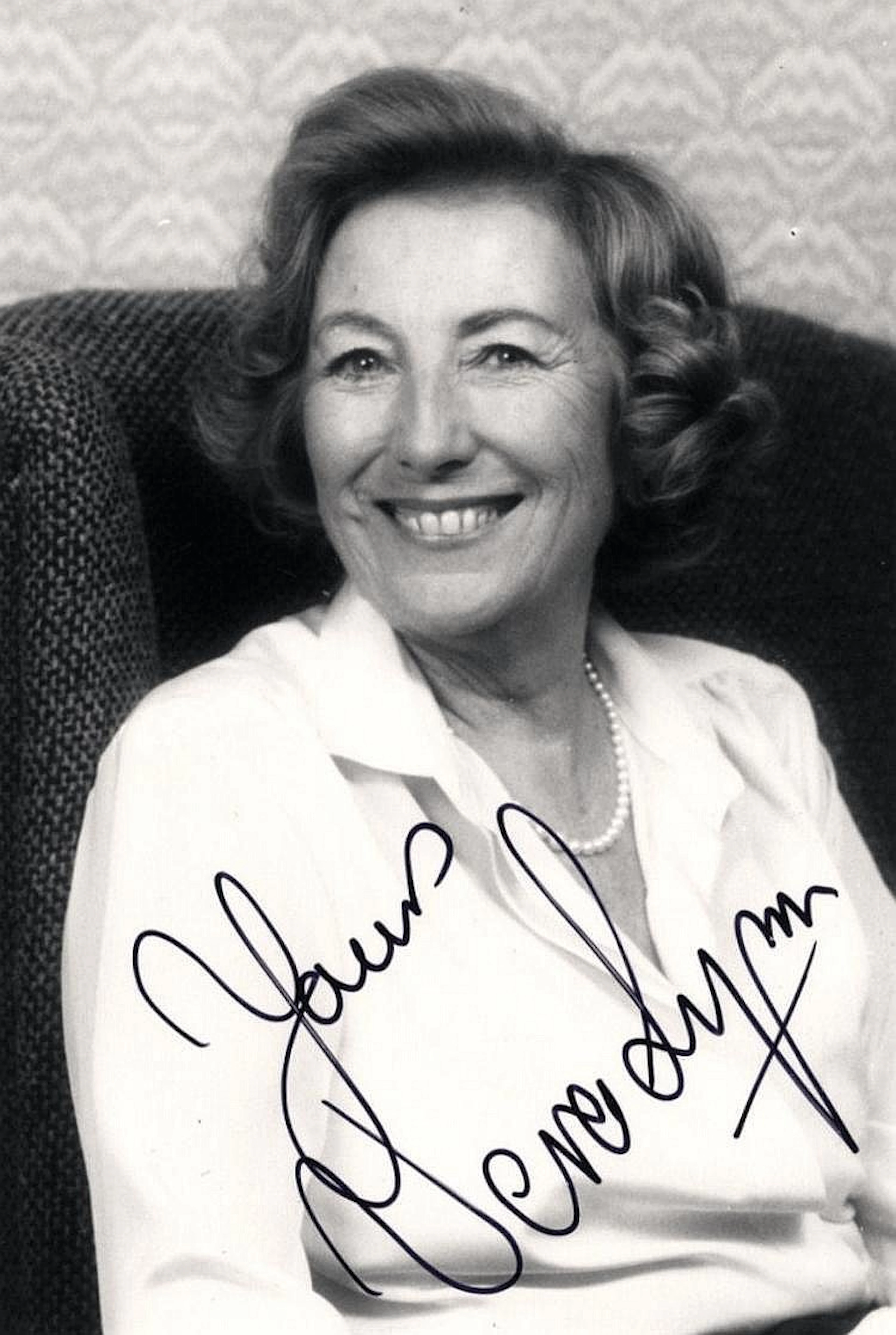 POPULAR MUSIC: Selection of signed postcard