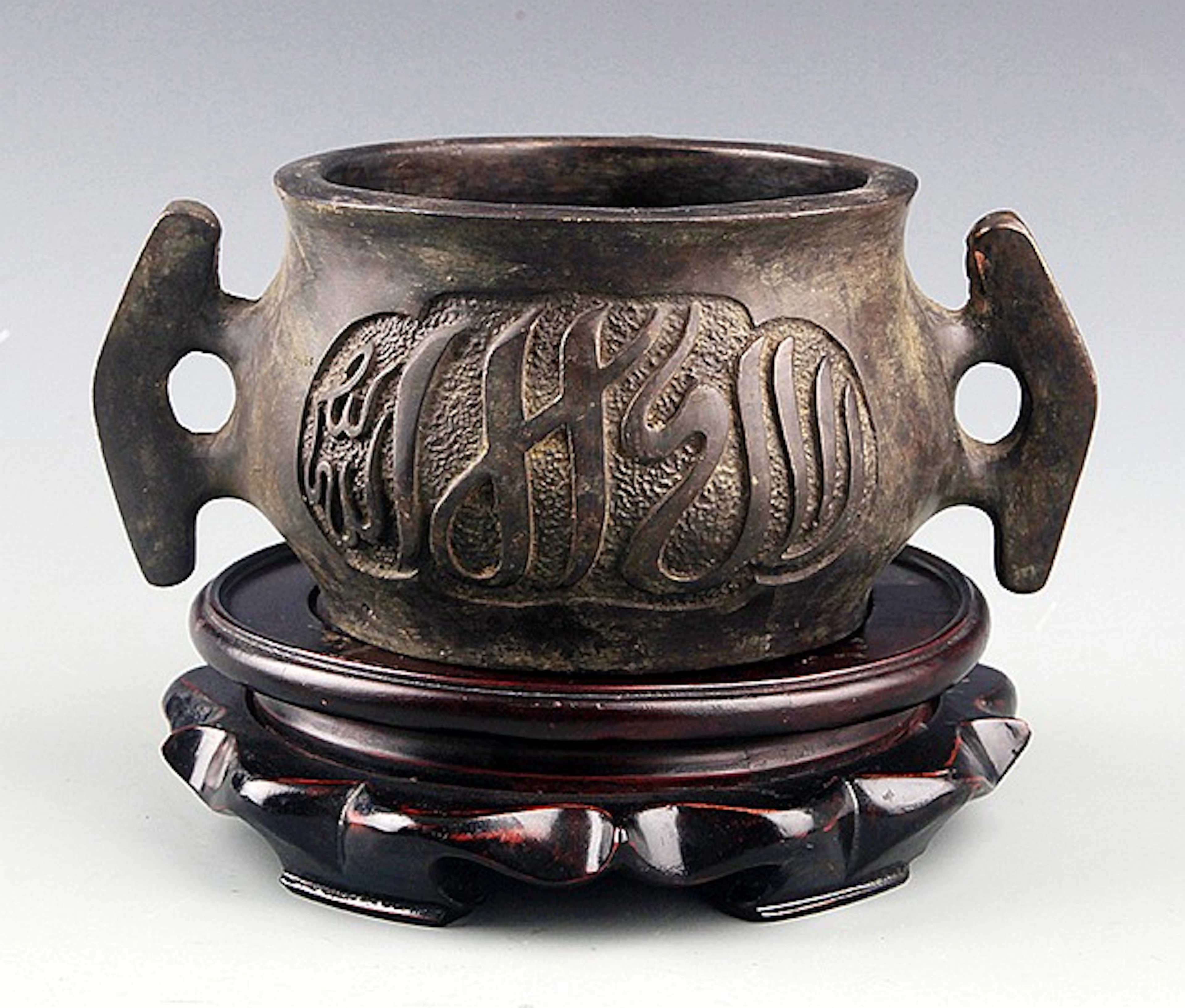 A FINE CHINESE CARVING ROUND BRONZE CENSER