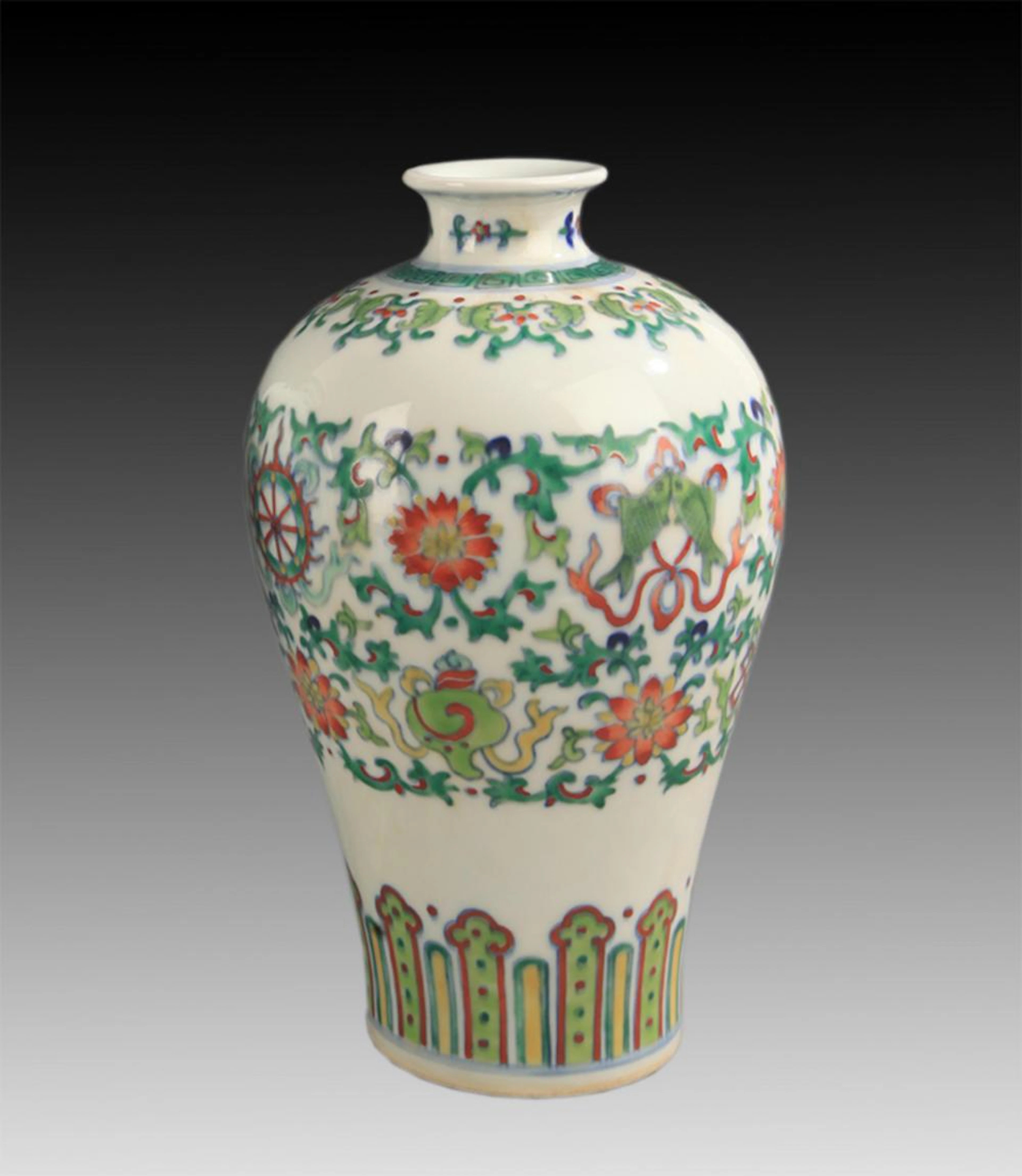 A FINE DOUCAI COLOR MEI STYLE PORCELAIN VASE