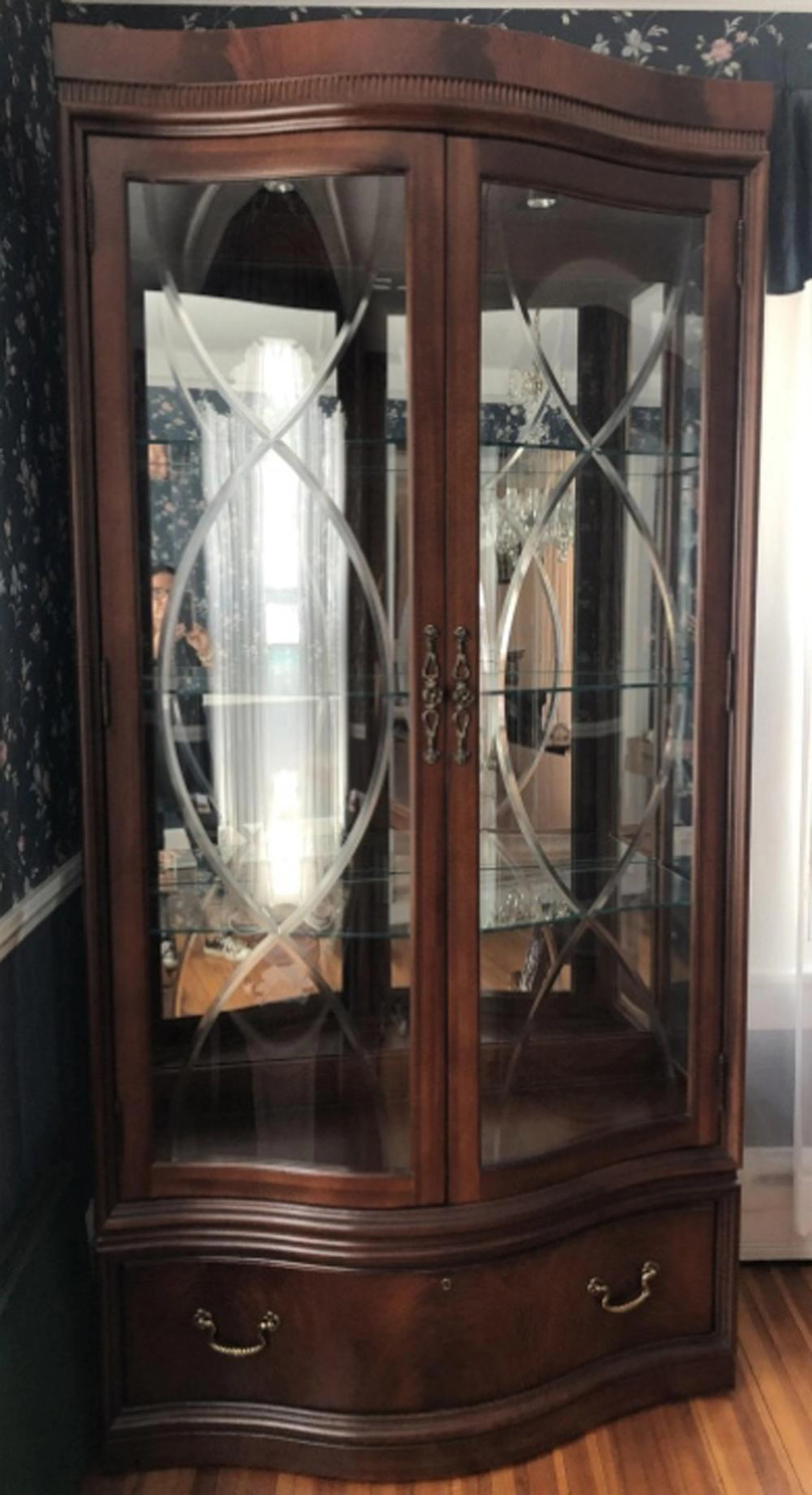 Thomasville Etched Glass Front Vitrine / Curio