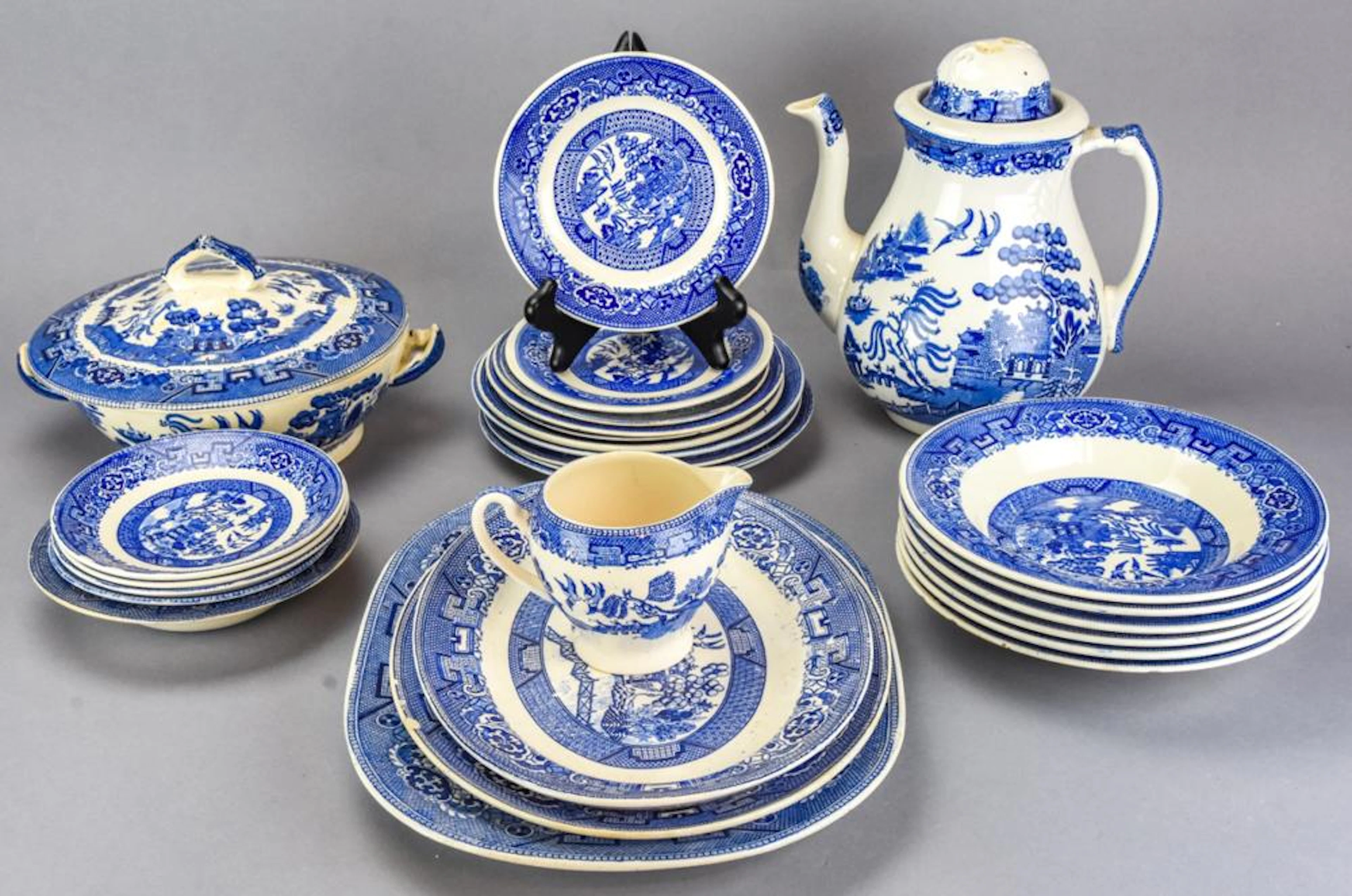 Collection Antique Willow Ware Porcelain Service
