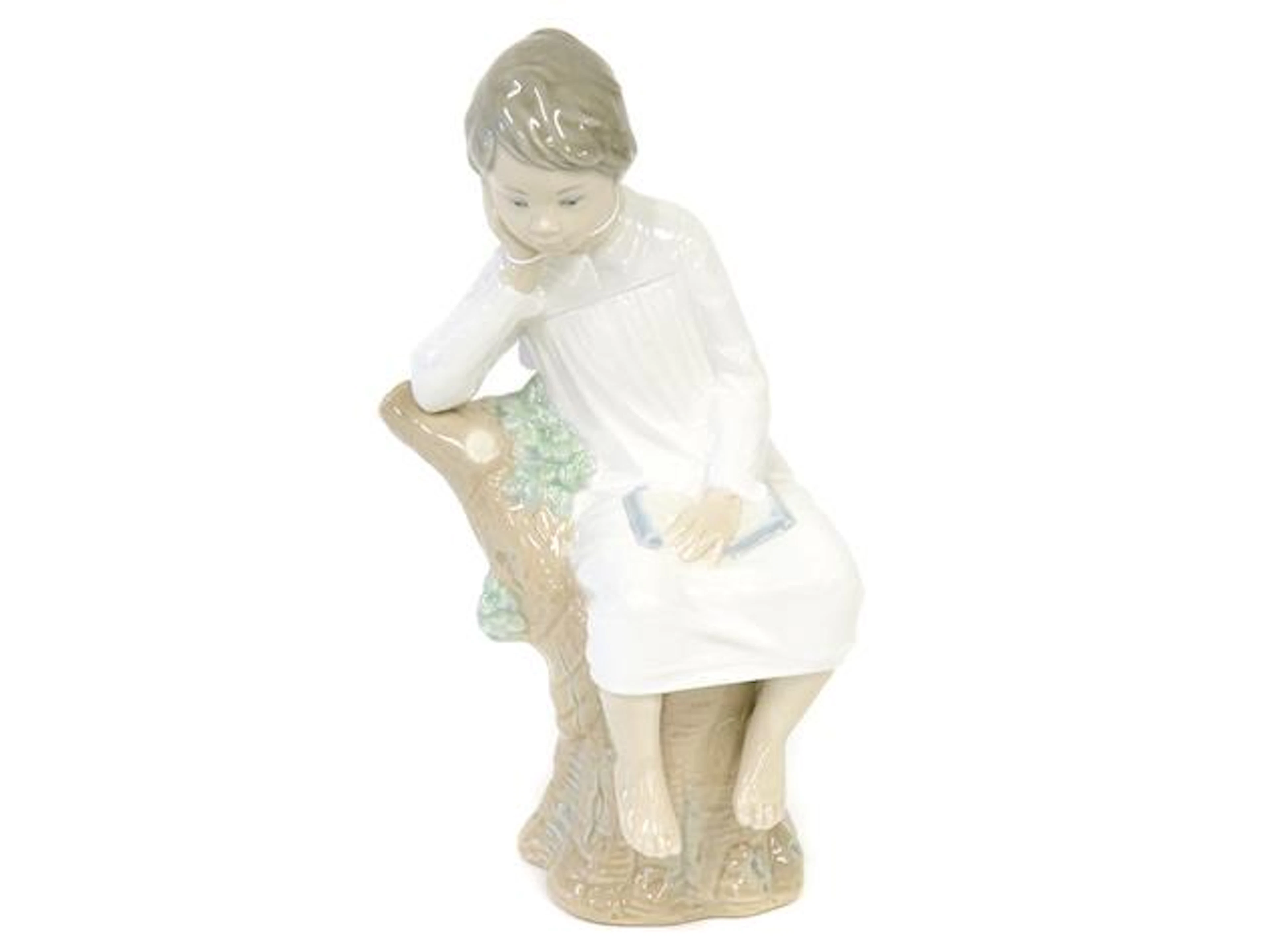 Porslinsfigur Lladro "Drömmande pojke med bok" H21cm