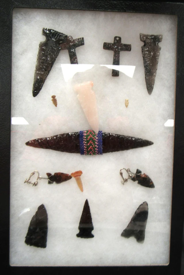Ten Obsidian Pieces, Two Crosses, Double edge Spear, Two Ear Rings, Arrows Drill