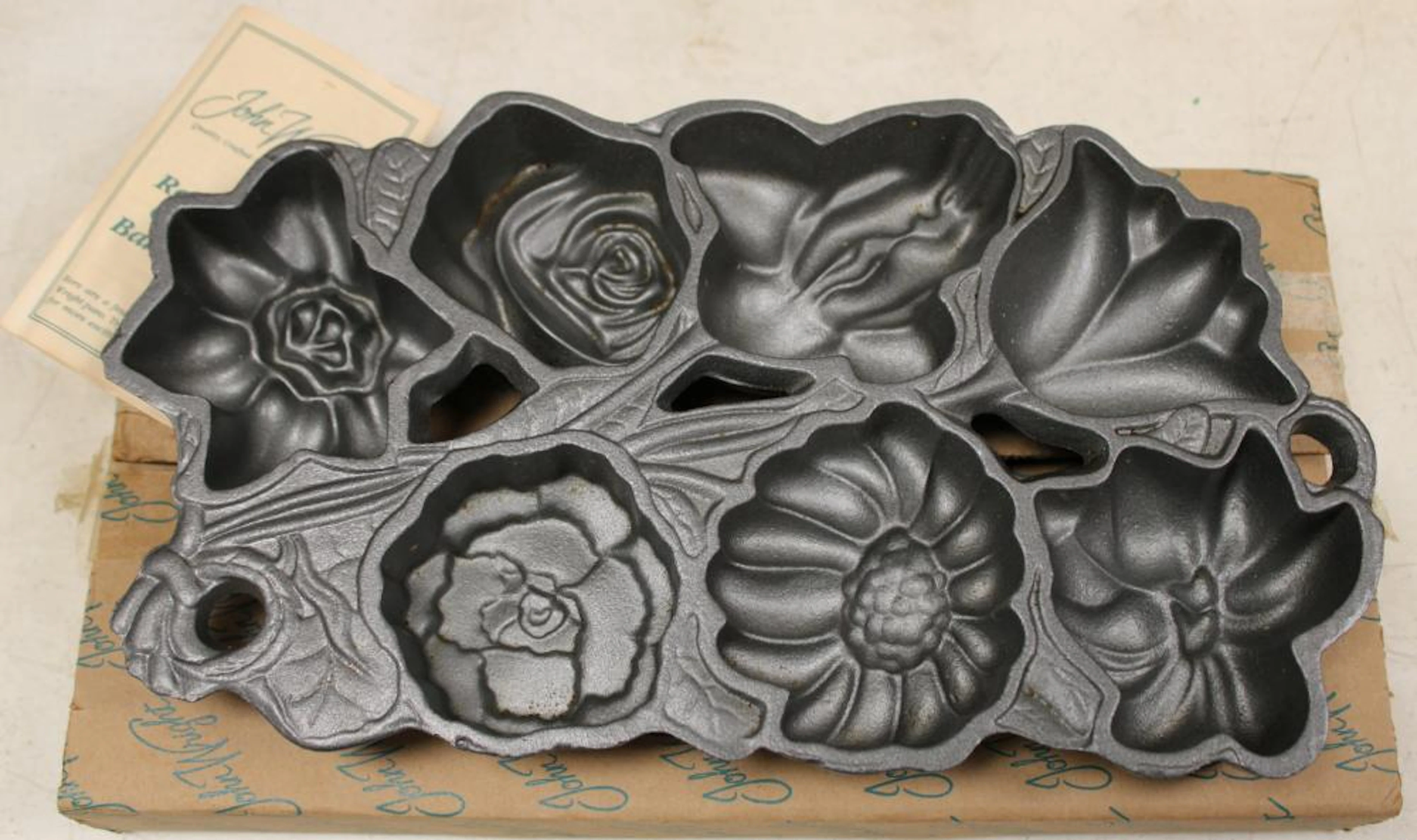 Vintage John Wright Cast Iron Baking Mold Cornbread Cake Muffin Floral Bouquet