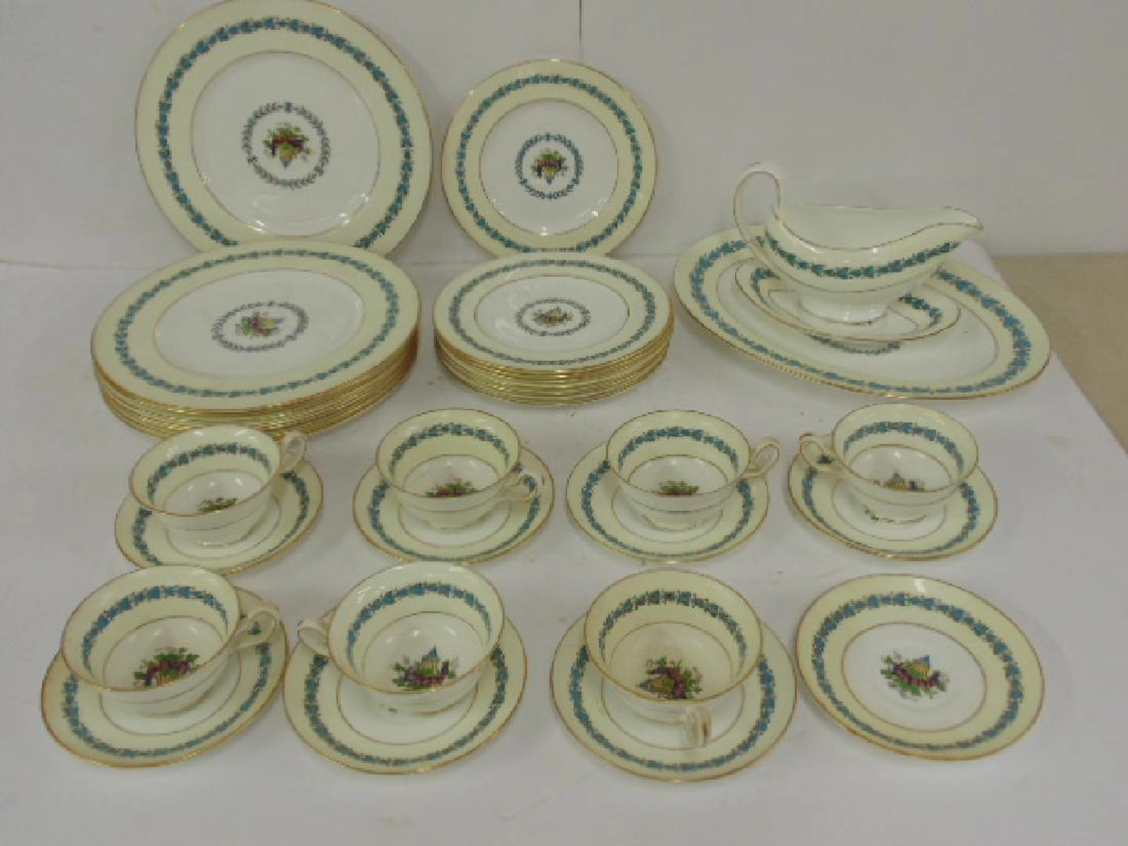 Set porcelain dinnerware by Wedgwood