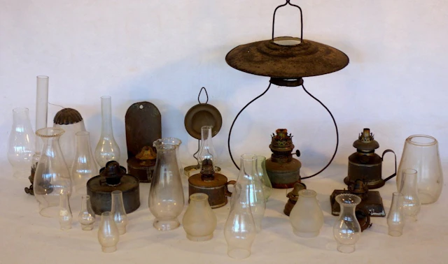 Grouping of 7 mostly tin oil lighting devices including