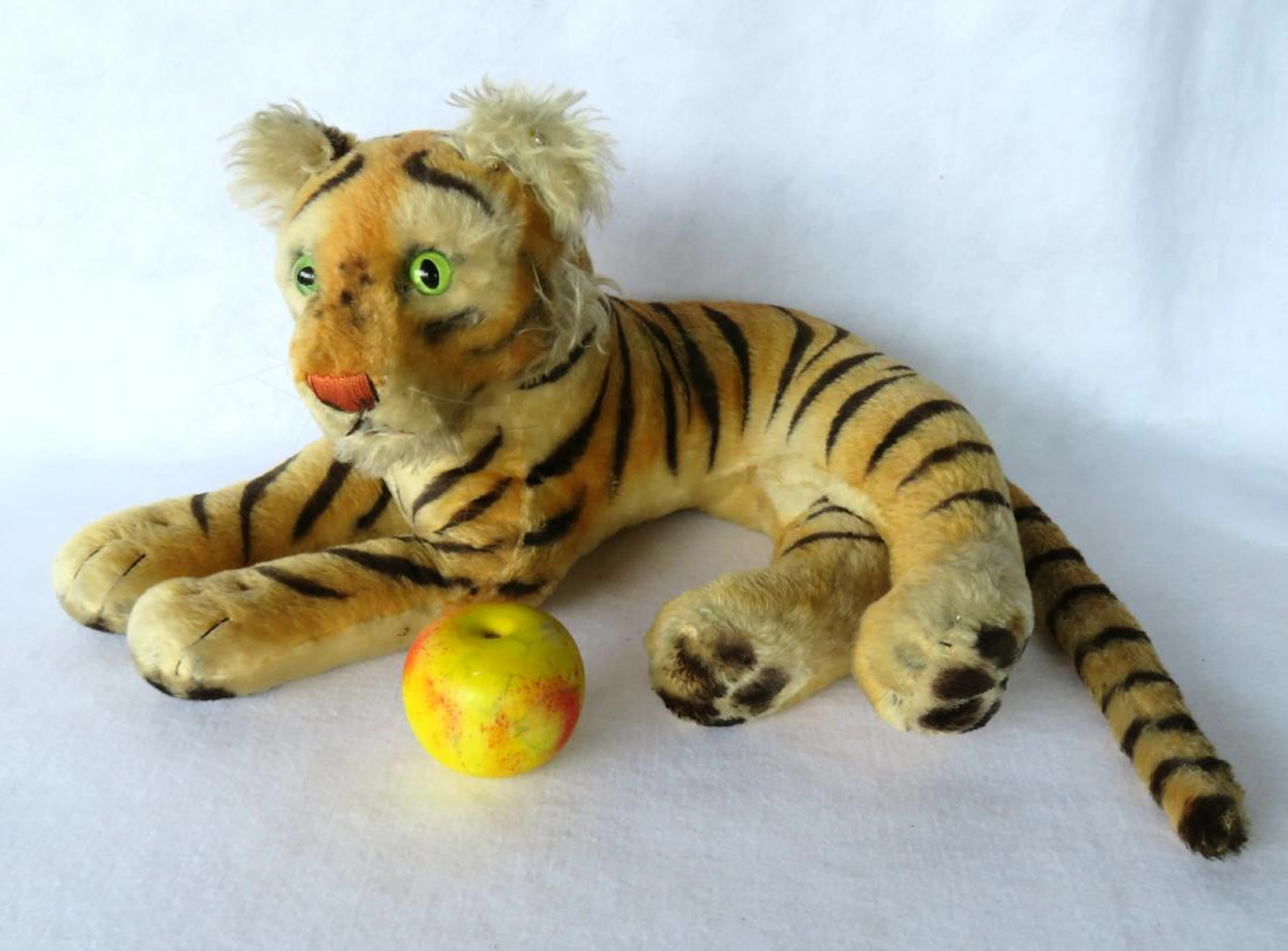 Large Steiff resting tiger with button in ear, very