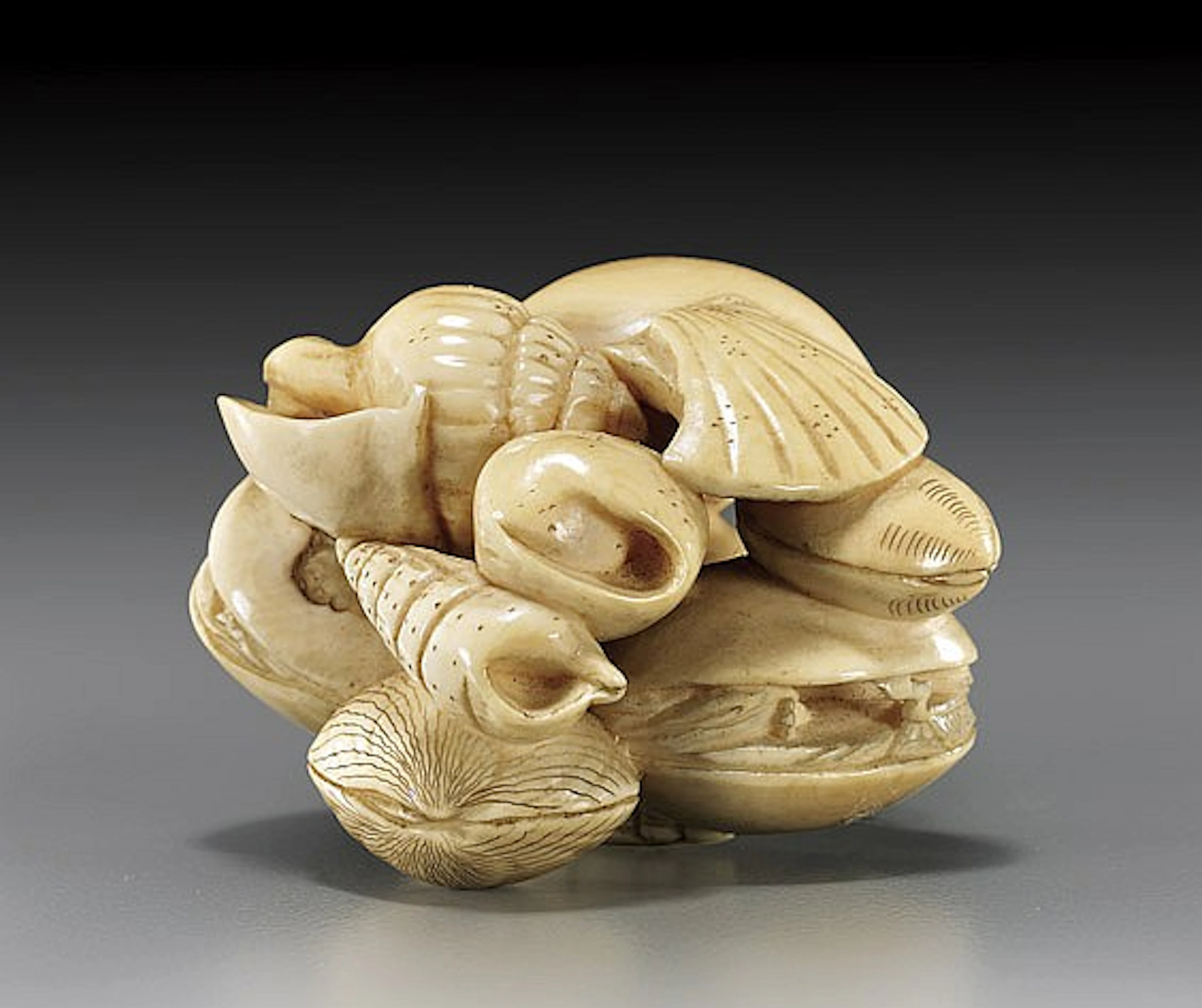 ANTIQUE IVORY NETSUKE: Shells