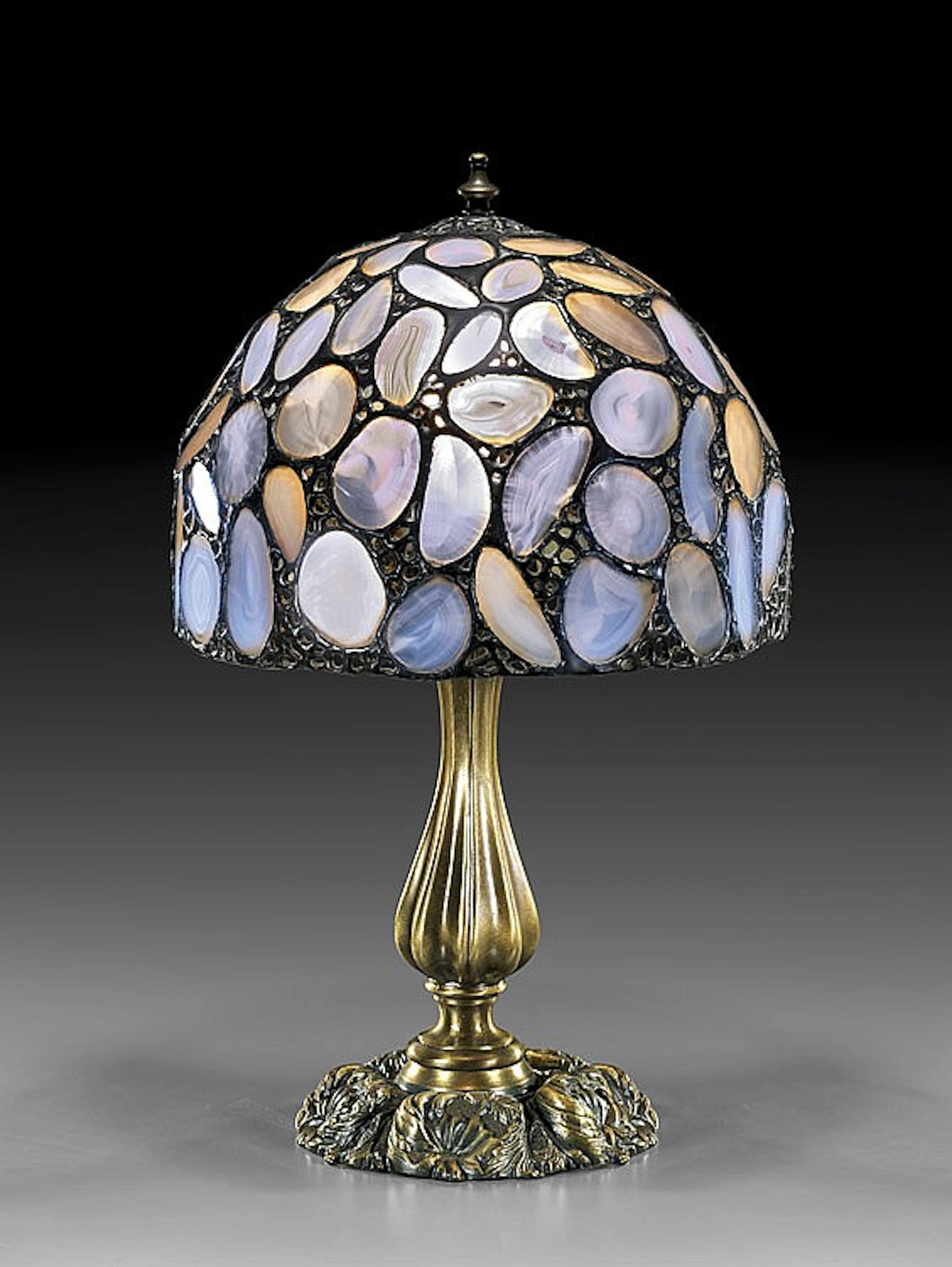TIFFANY-STYLE CLEAR AGATE LAMPSHADE