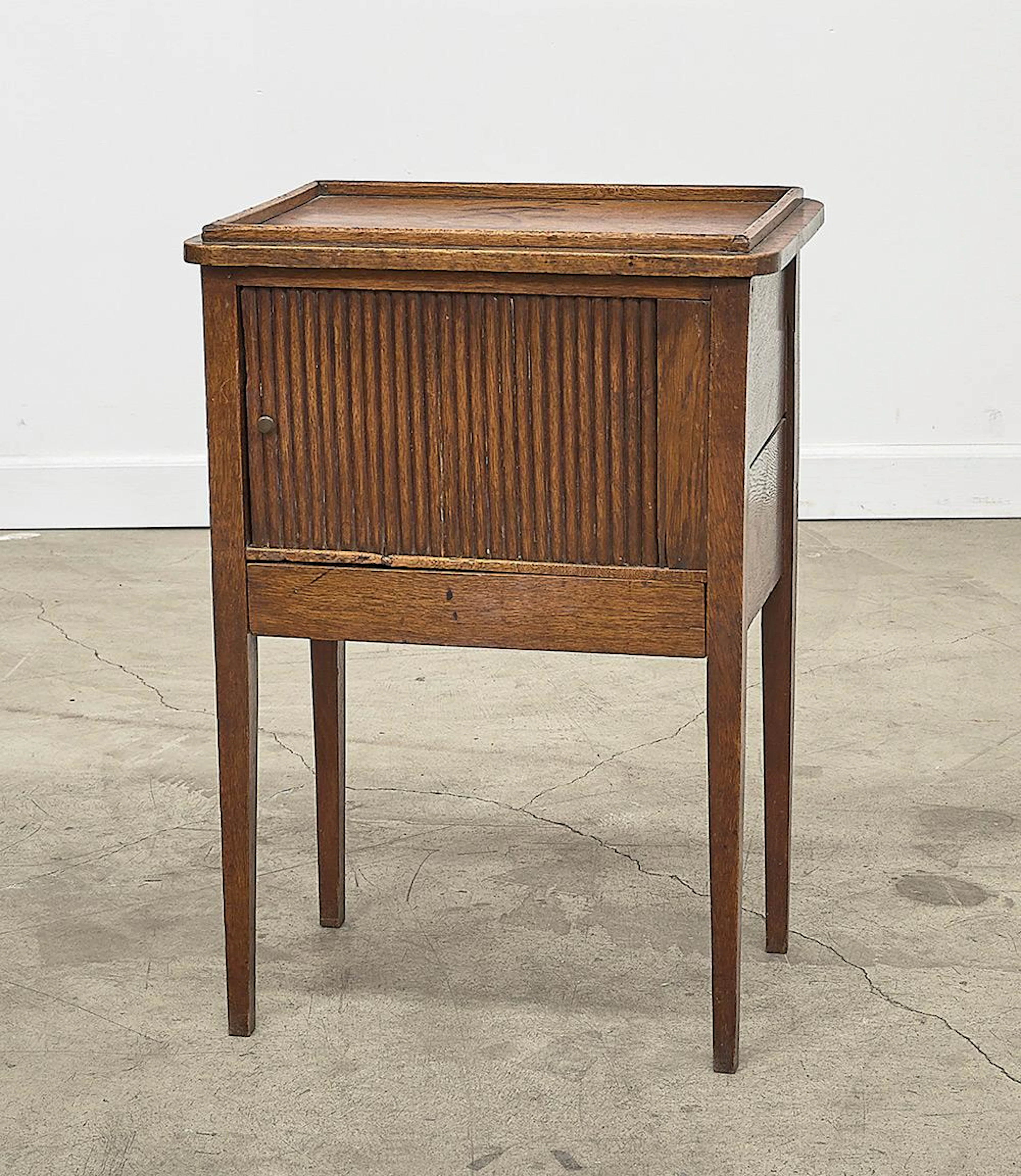 ANTIQUE END TABLE