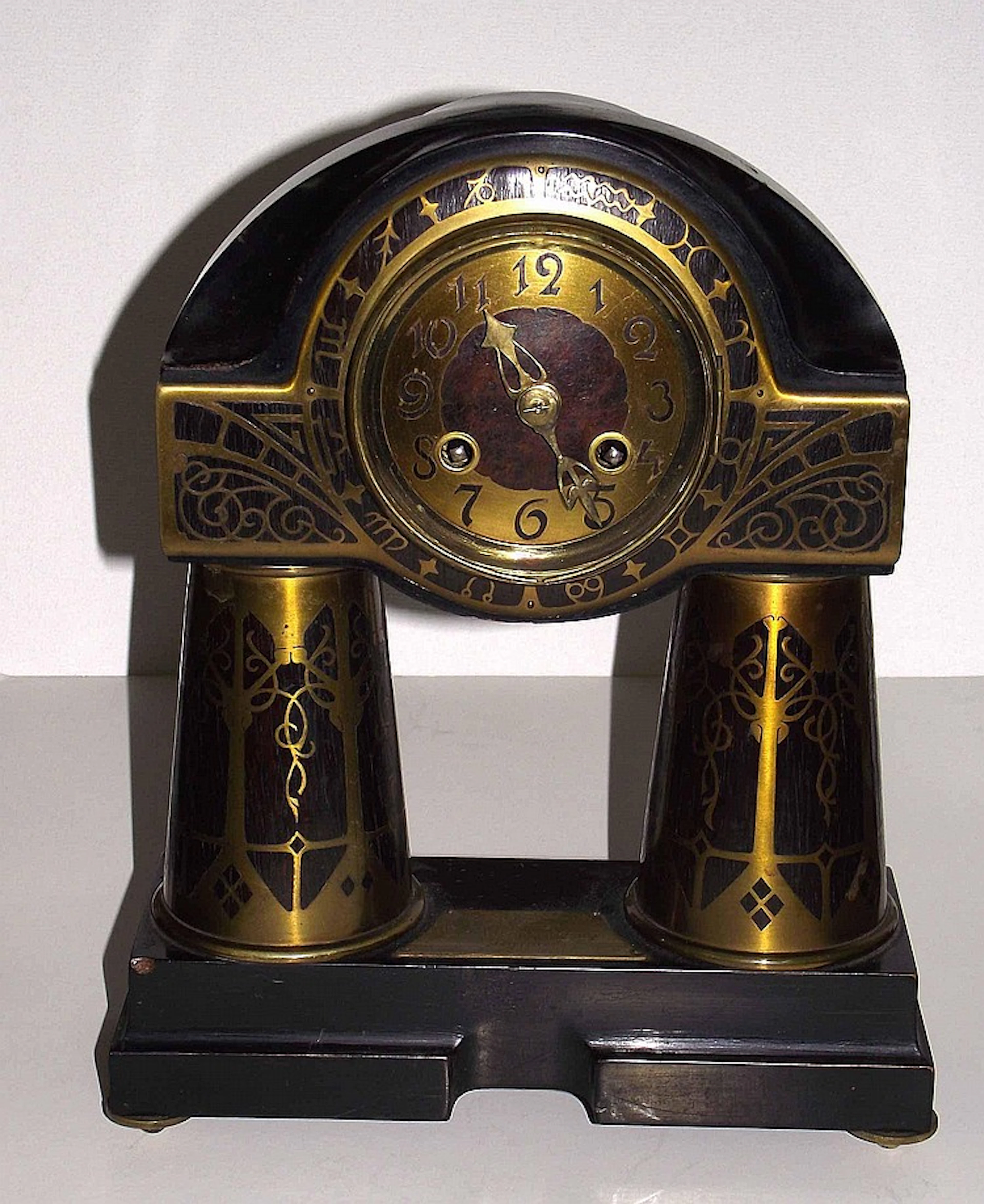 Kaminuhr. Jugendstil-Uhr der "Angestellten &