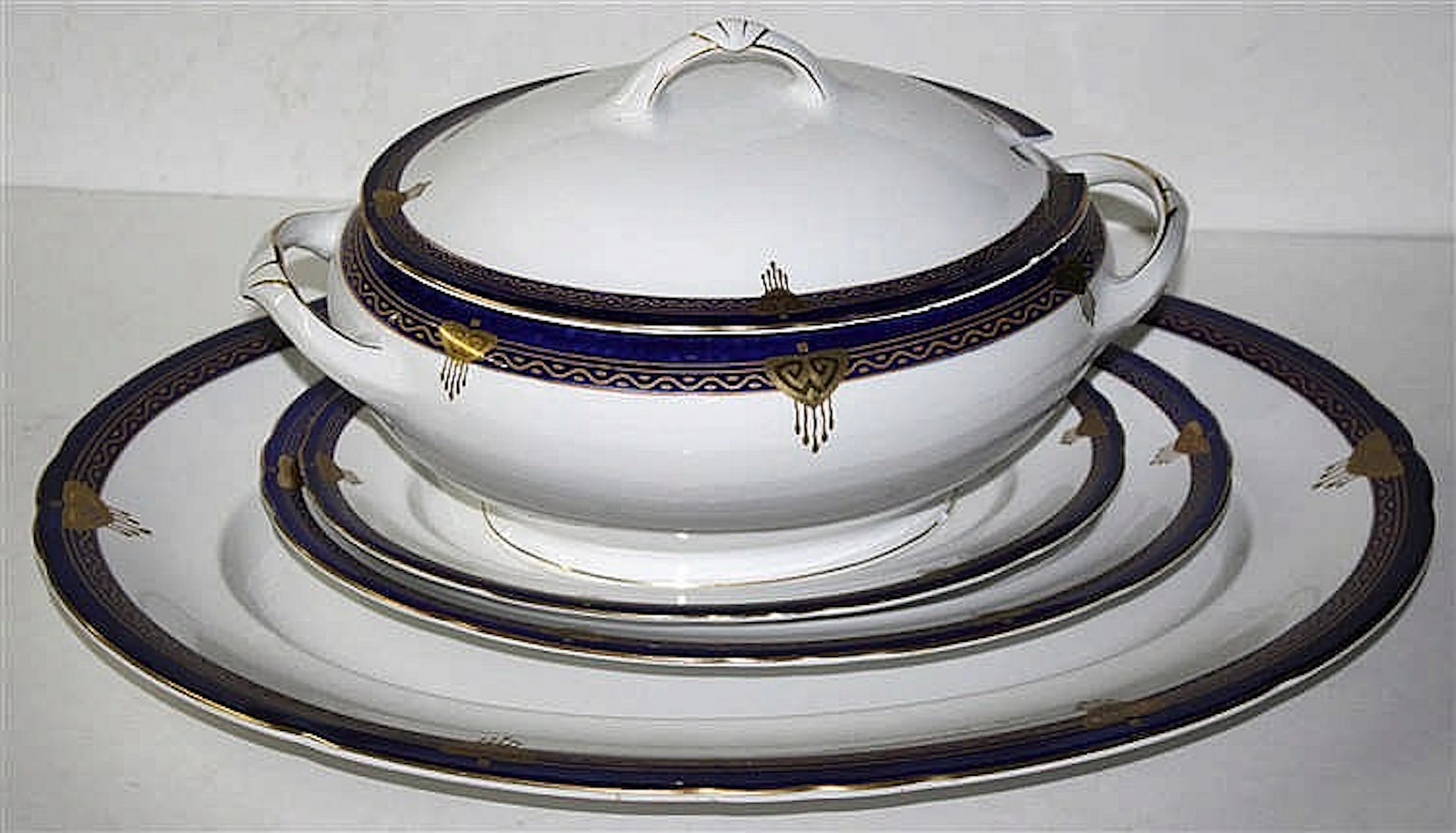 Villeroy & Boch Jugendstil Speiseservice. Modellnummer 2239. Verschied