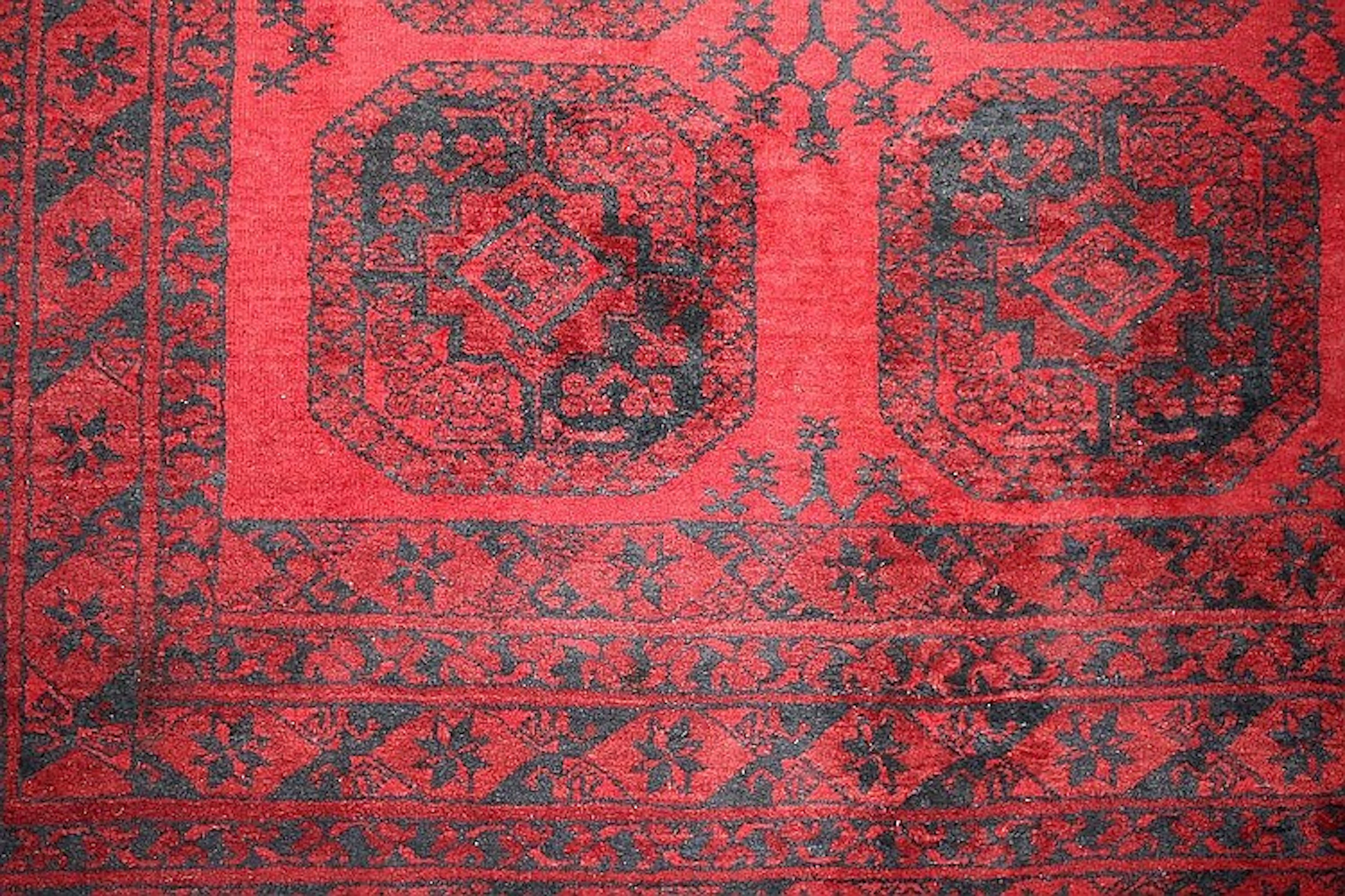 Ersari Afghan - großer dunkelrotgrundiger Teppich. 18 oktagonale Elefant