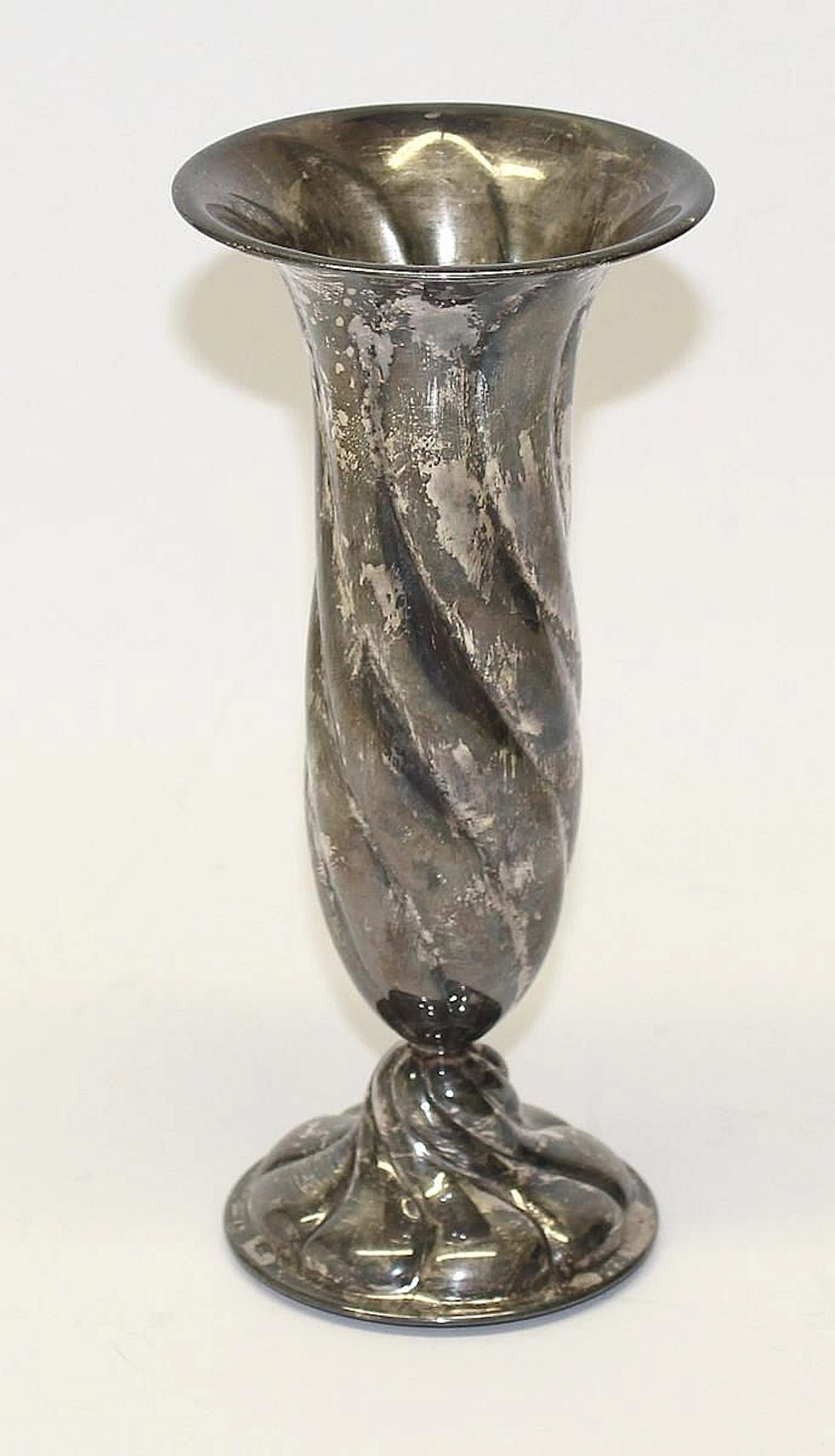 Silbervase Bruckmann Heilbronn - Gedrehter Fuß und Wandung. 835 Silber.