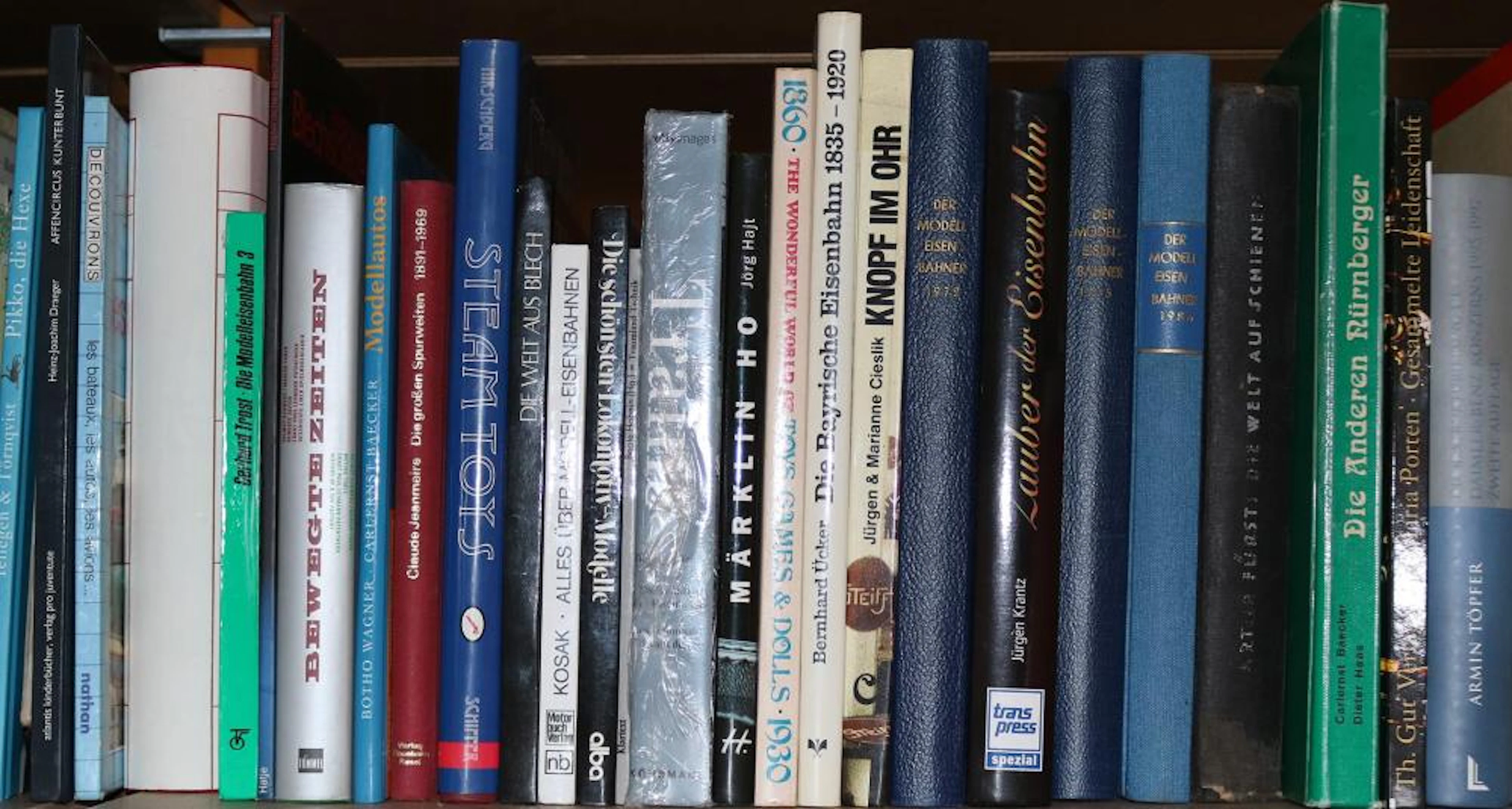 Spielzeug Handbibliothek - Umfangreiche Sammlung aus über 400 Büchern, B