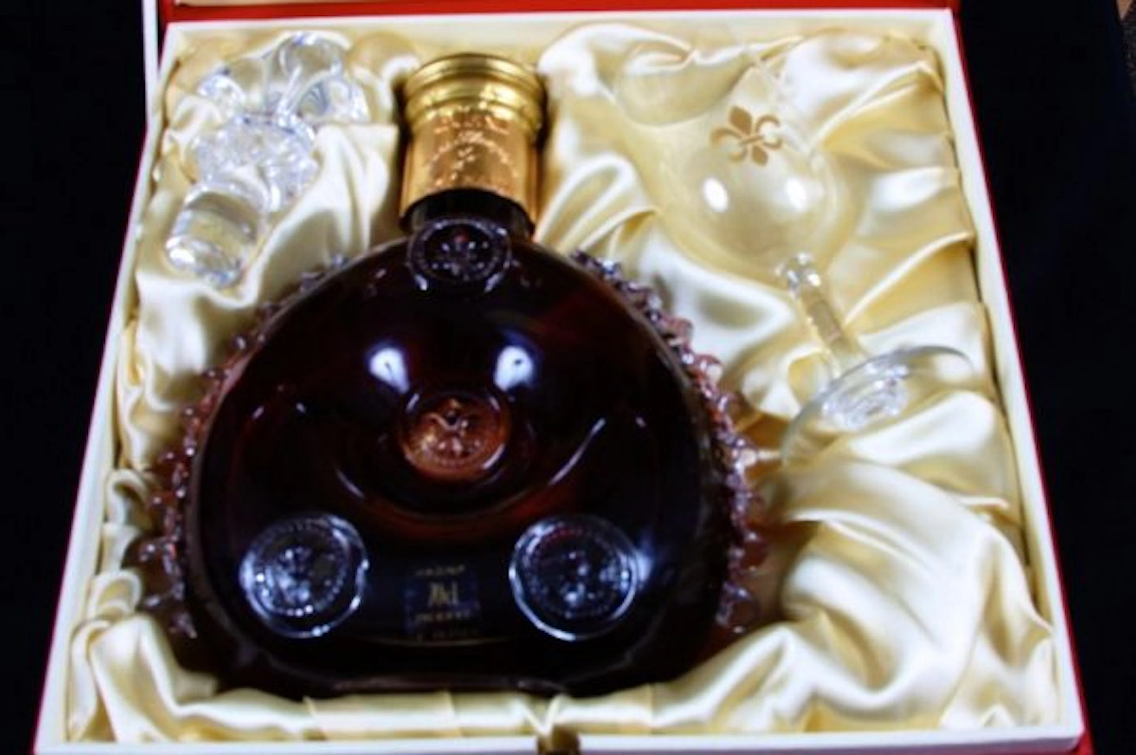 56: Remy Martin 70cl. Cognac Set w/ Crystal Stopper & G