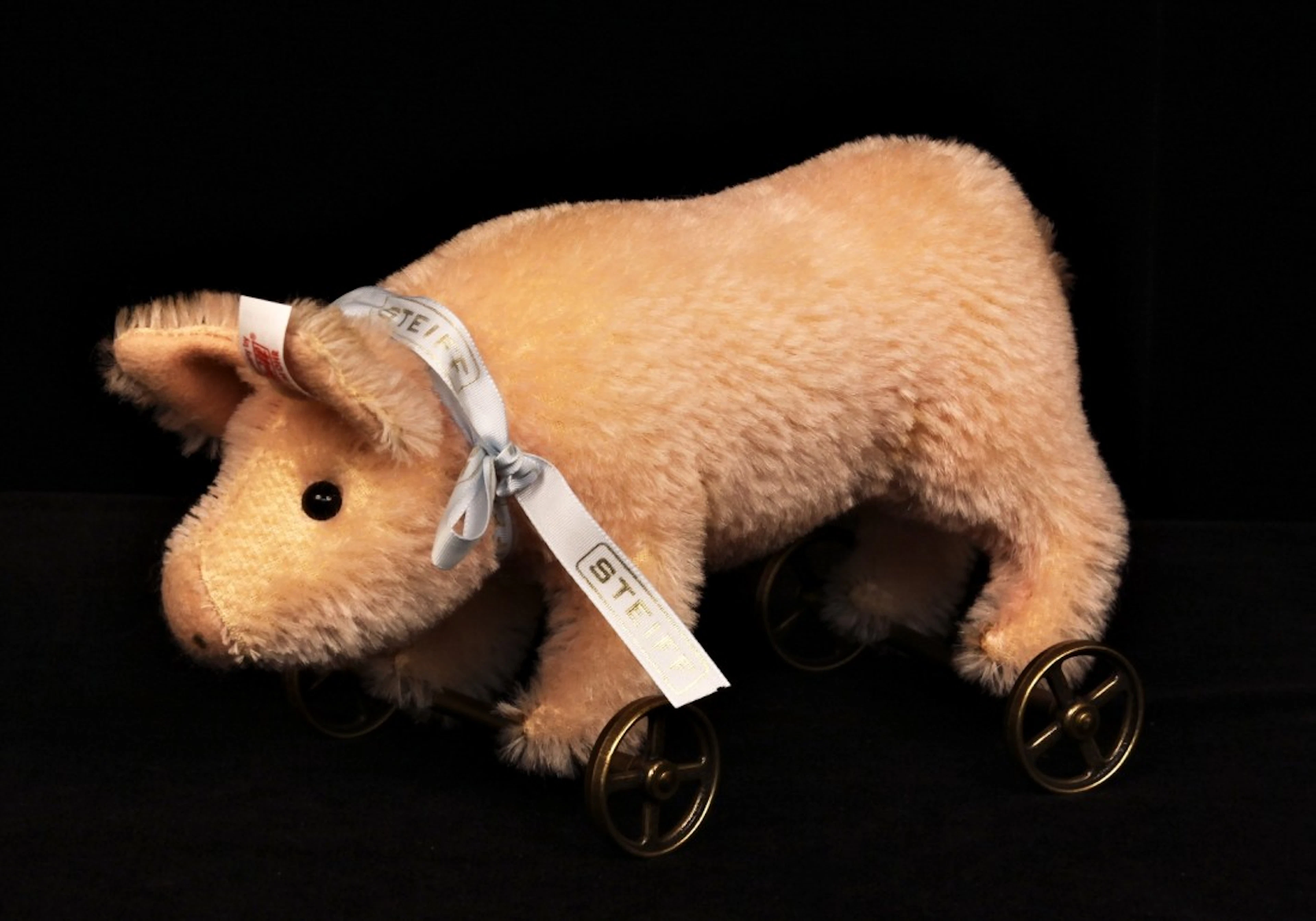 New Steiff Truffels Pig on Wheels USA MIB Limited Editi