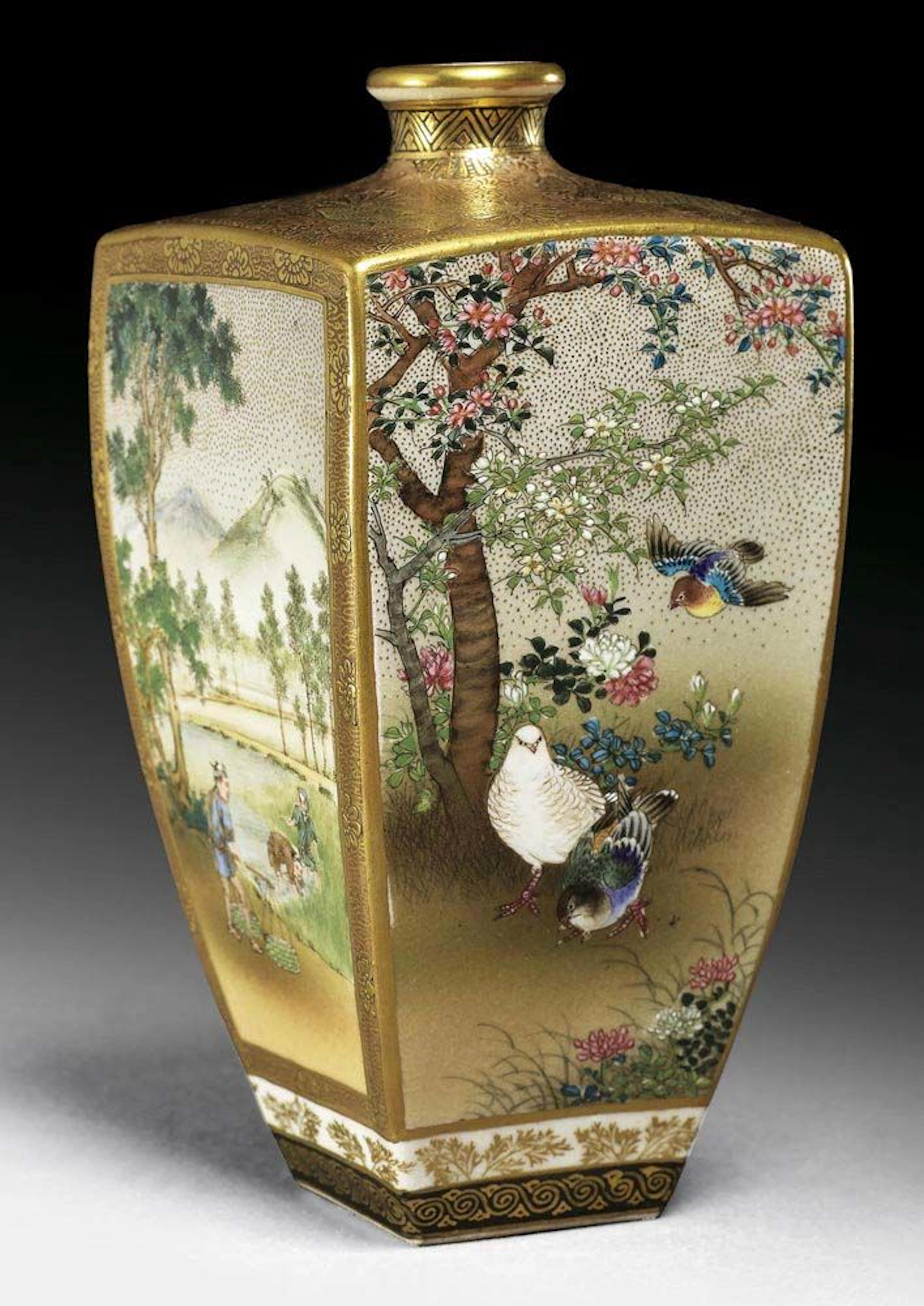 FEINE VIERSEITIGE SATSUMA VASE