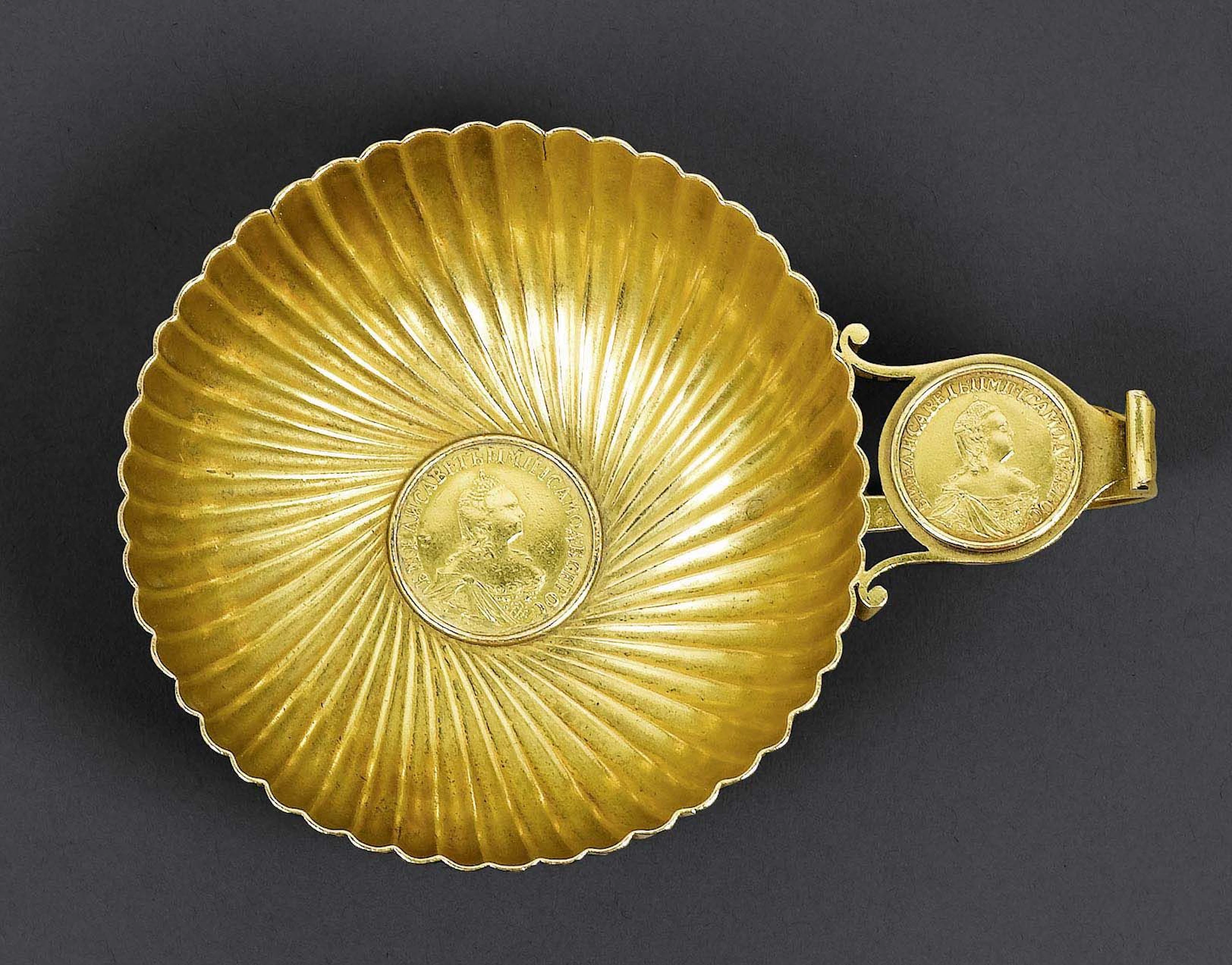 KLEINE TRINKSCHALE. Russland um 1890. Gold