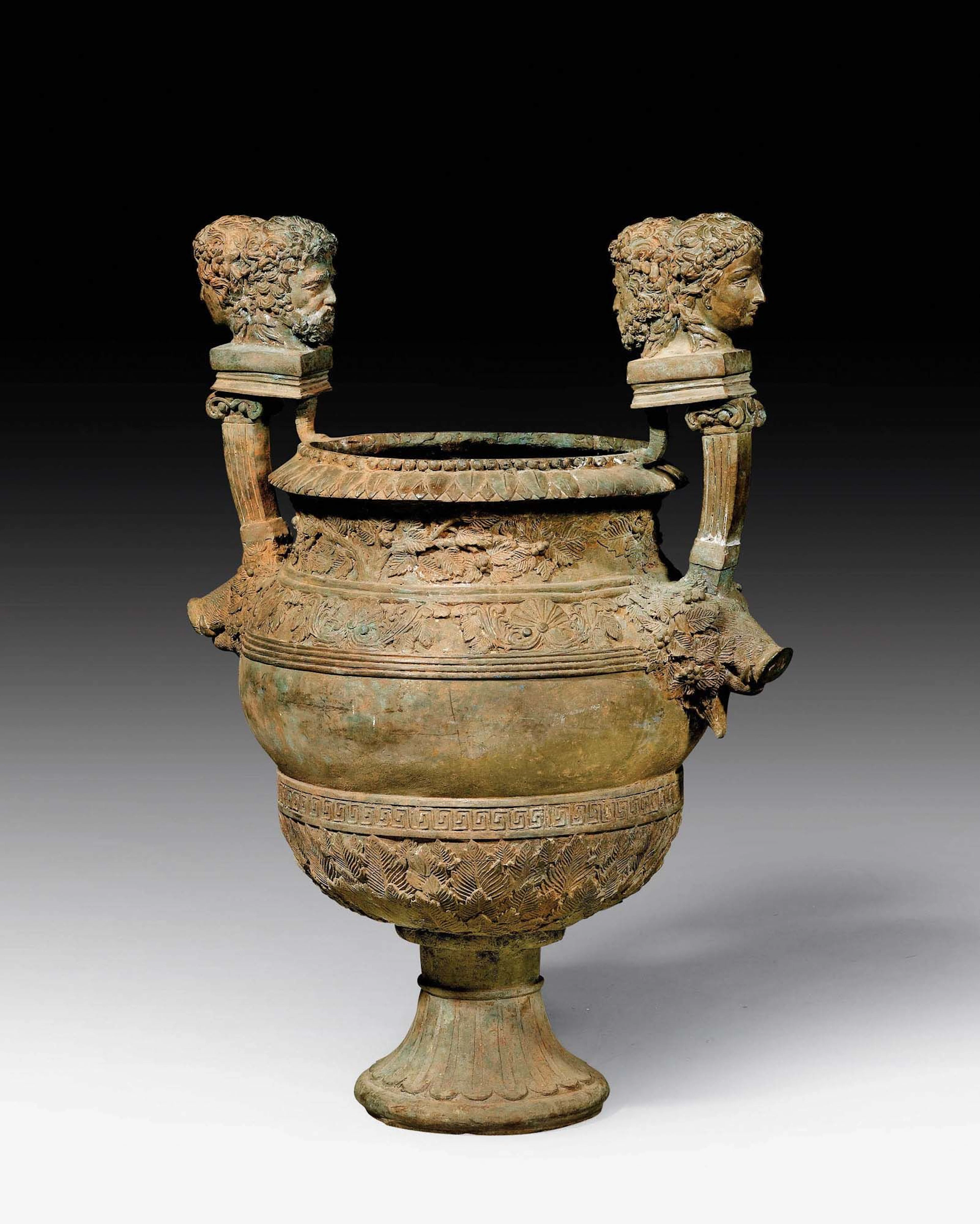 GROSSE ZIERVASE