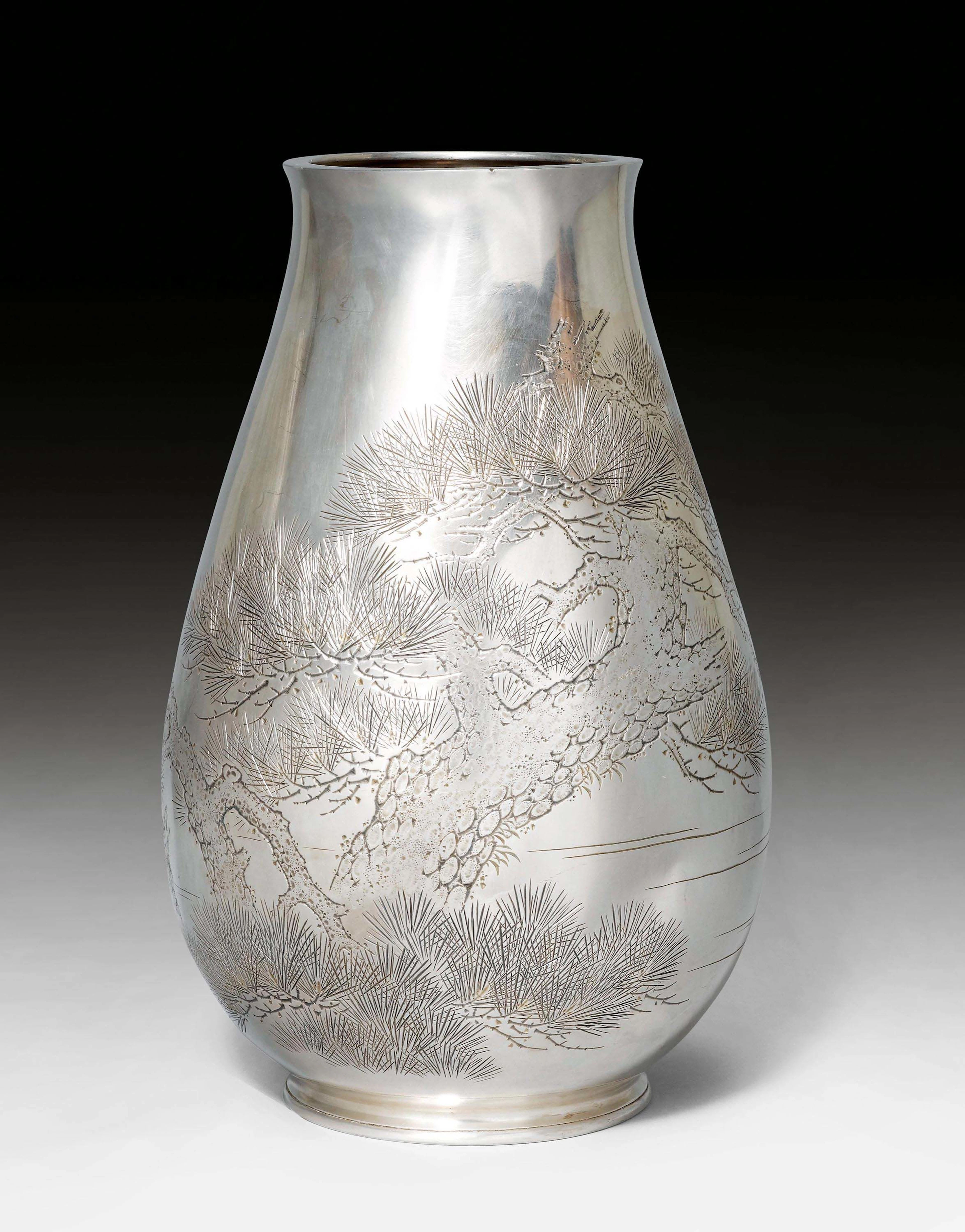 GROSSE SILBERVASE.