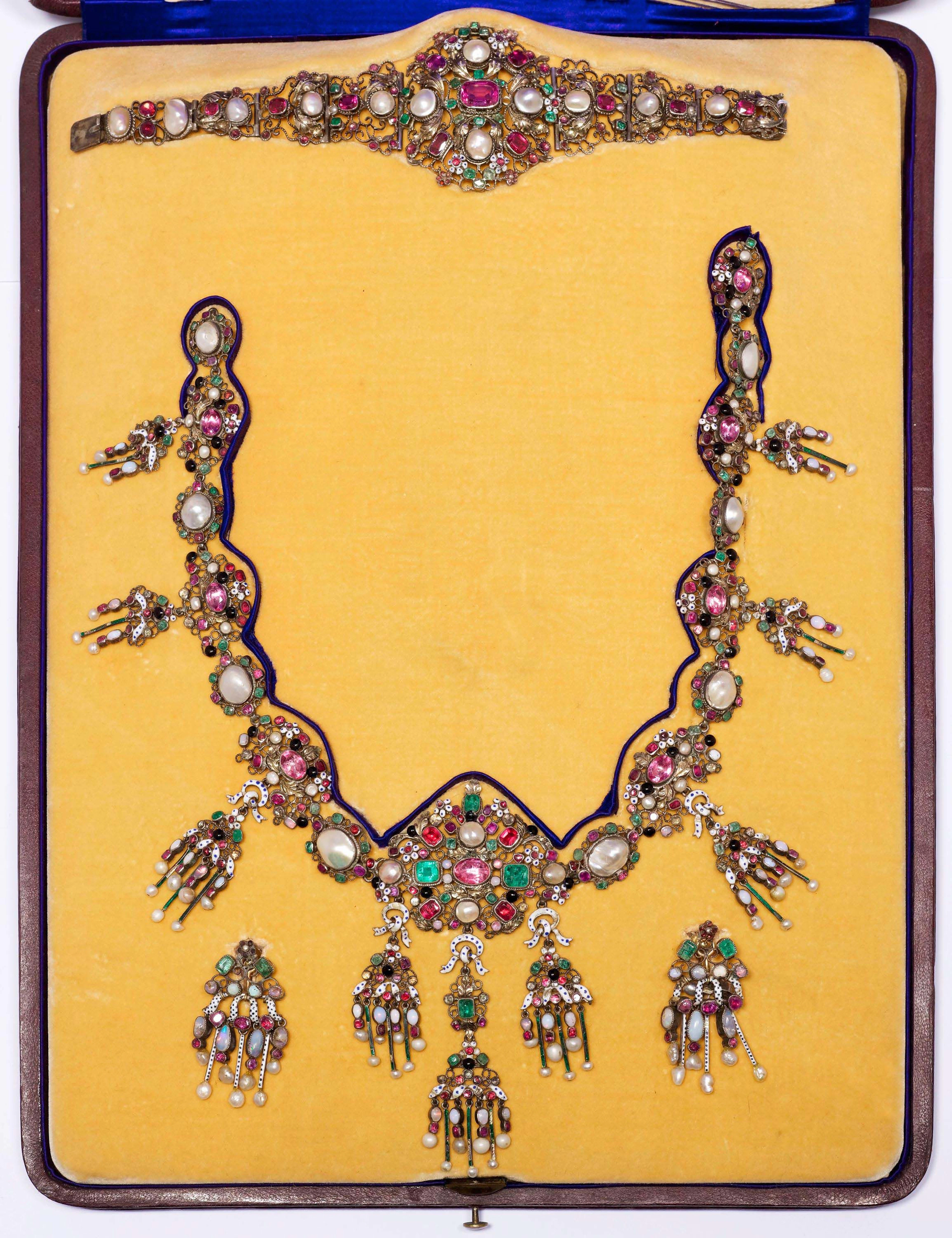 EMAIL-EDELSTEIN-DEMI-PARURE, Frankreich, um 1870-1900.