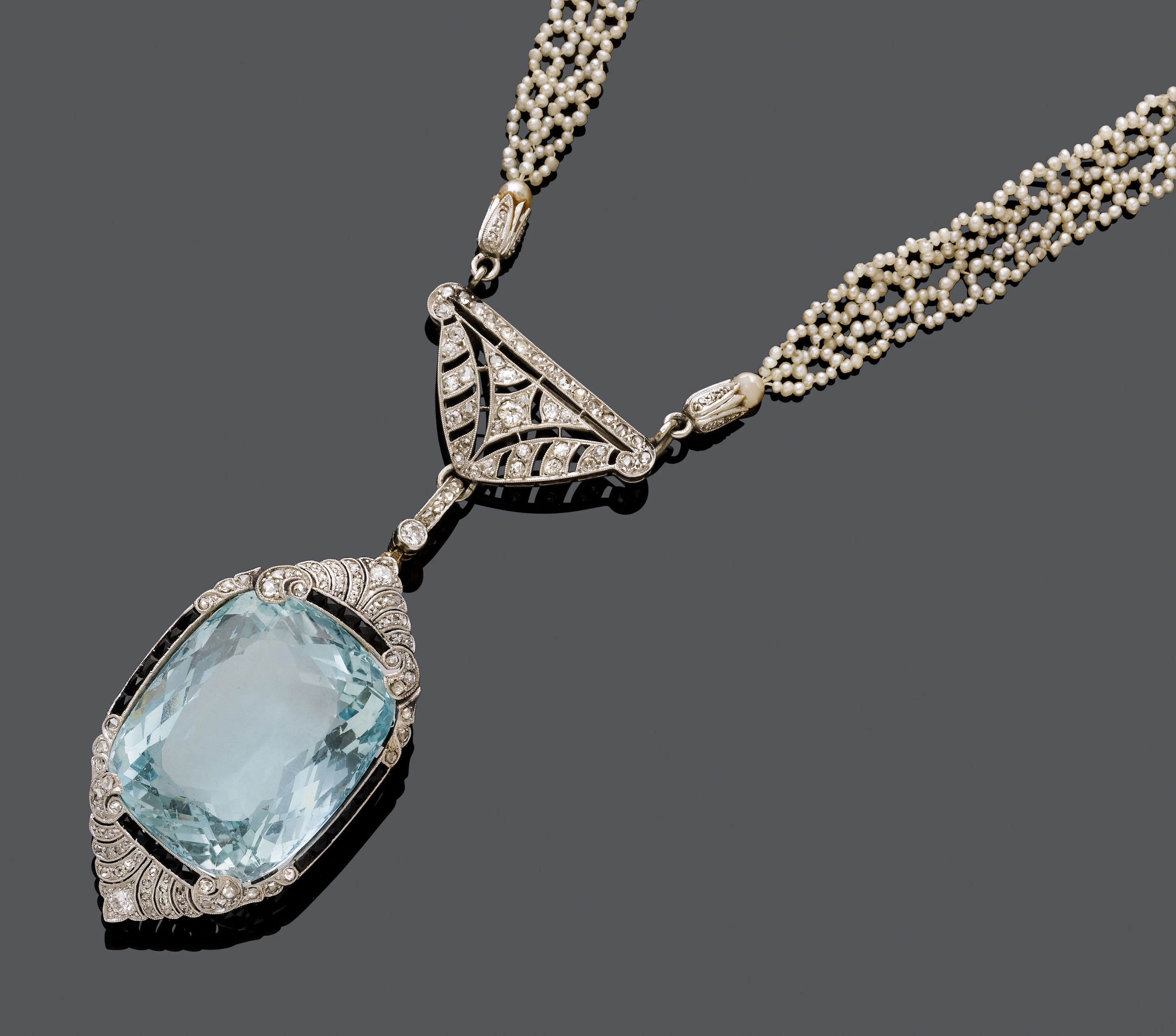 AQUAMARIN-ONYX-DIAMANT-PERLEN-COLLIER/BROSCHE, um 1910.
