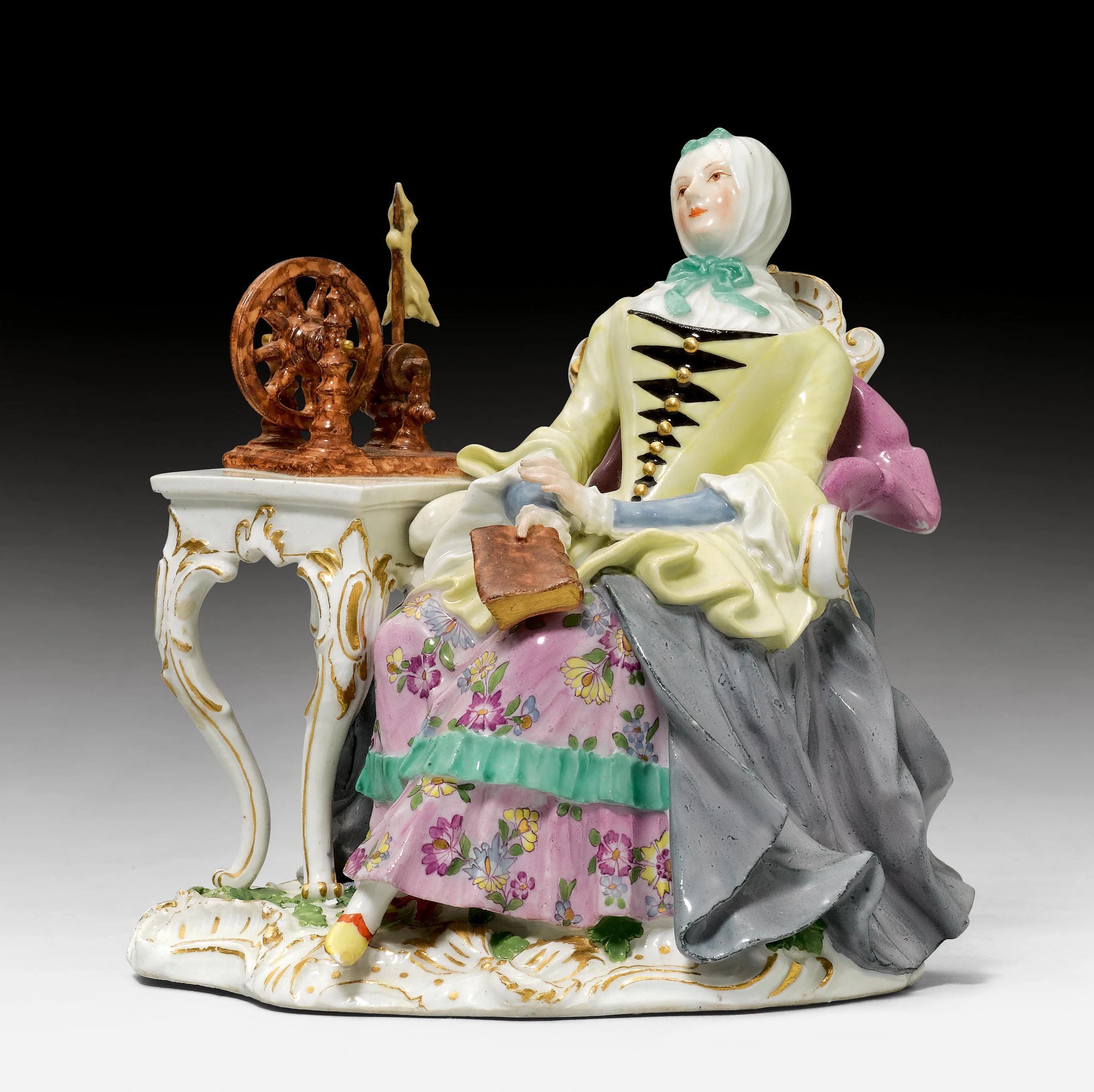 FIGUR EINER DAME AM SPINNRAD