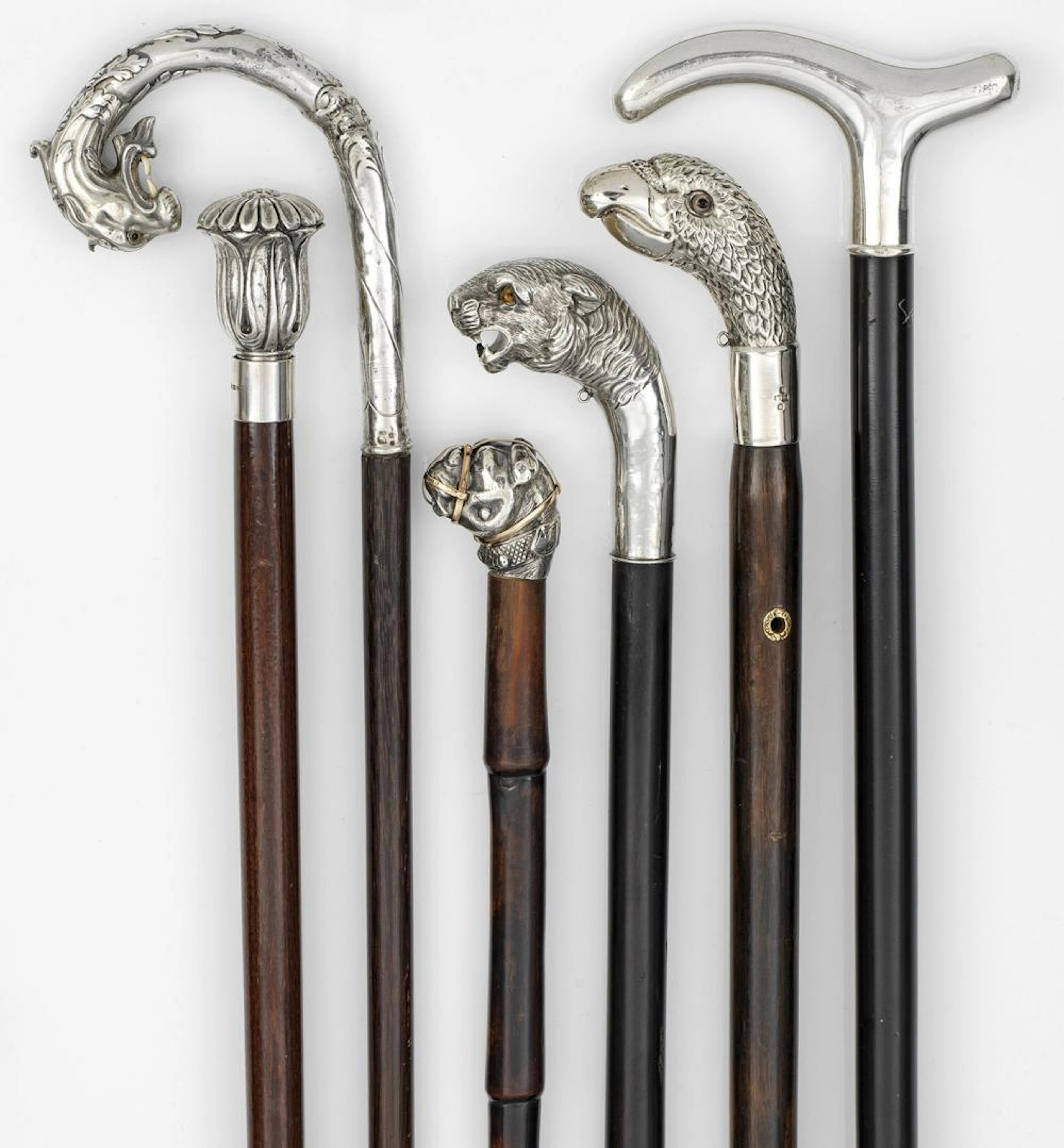Sechs Spazierstöcke mit Silbergriffen