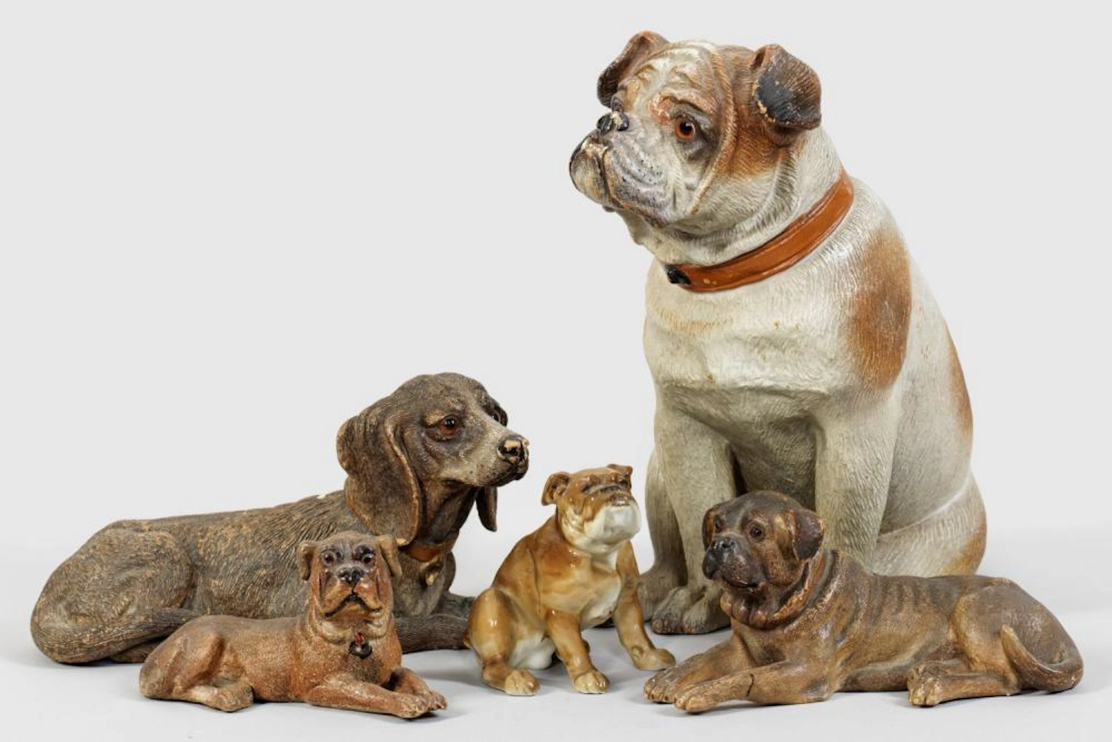 Sammlung von fünf Hundefigure