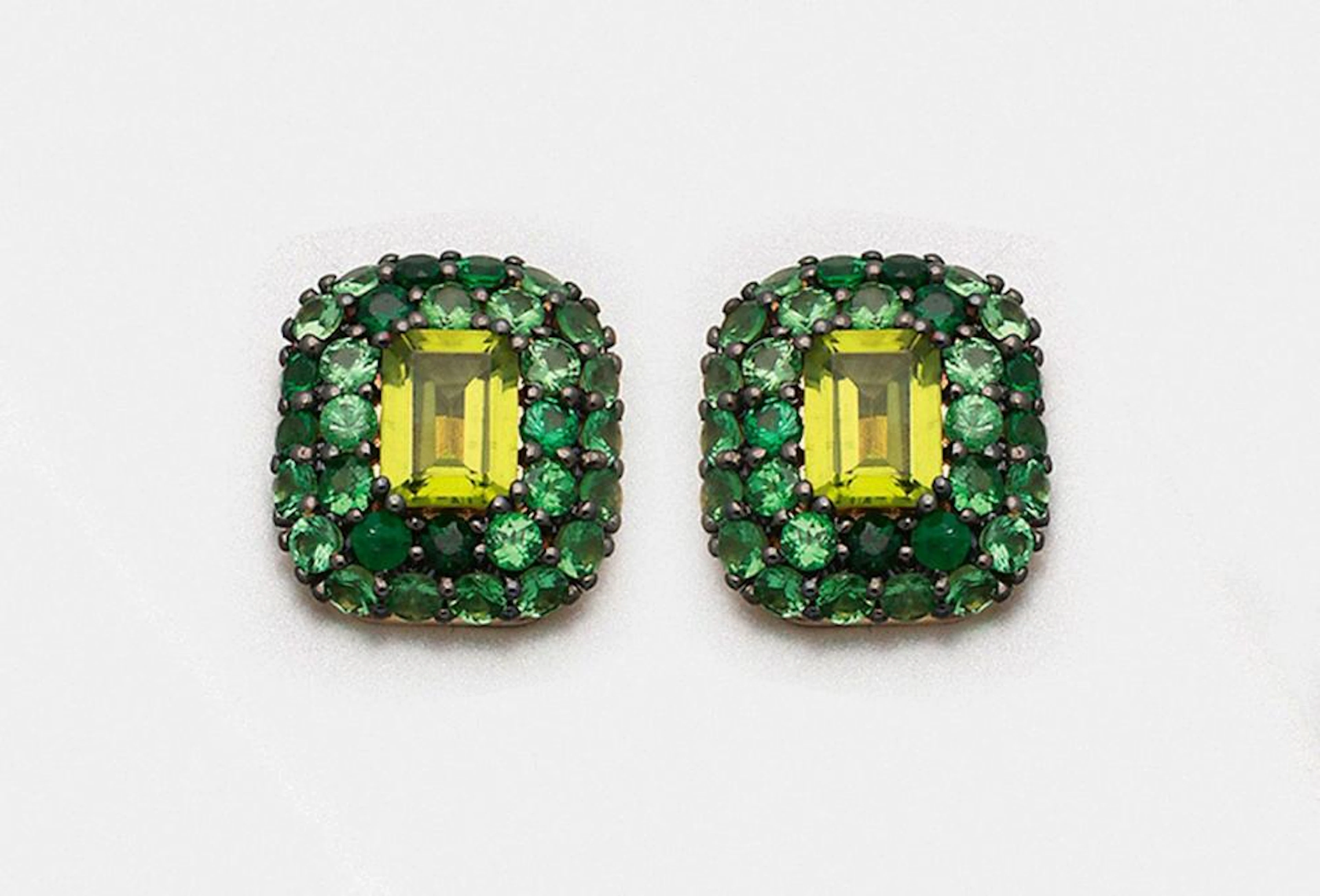 Paar dekorative Peridot-Ohrringe