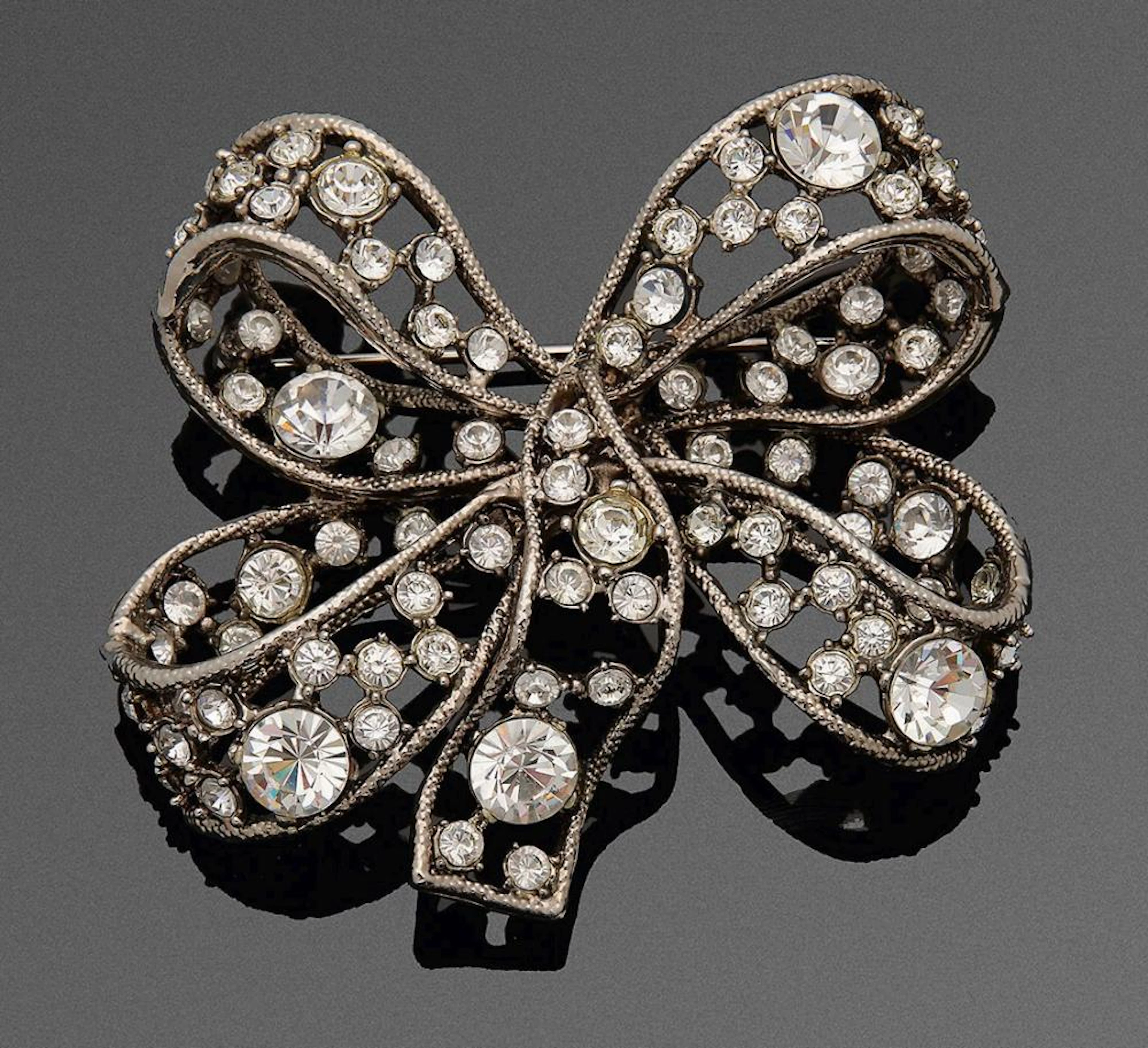 Glamouröse Schleifenbrosche von Kenneth Jay Lane
