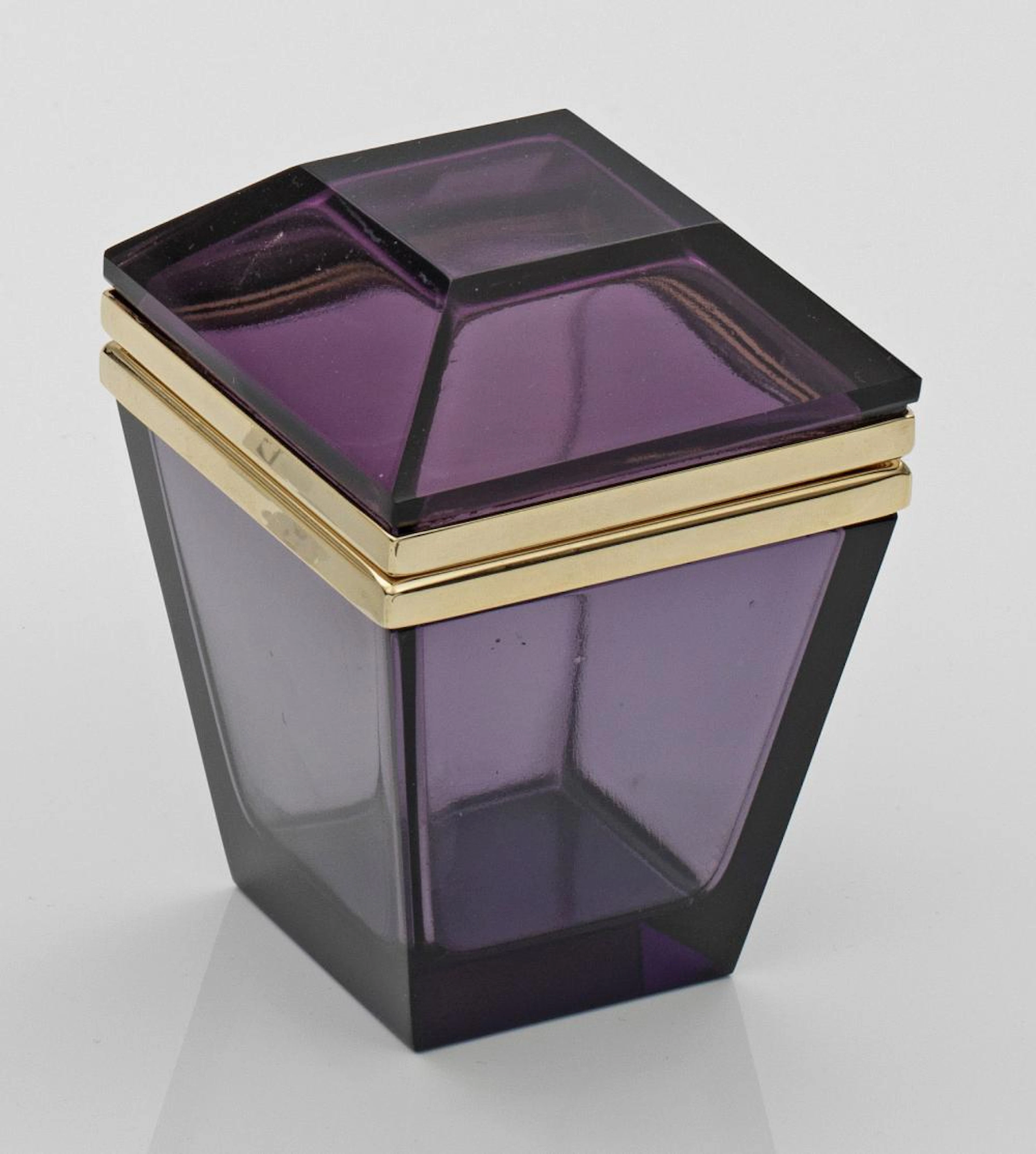 Art Déco-Dose in Diamantform