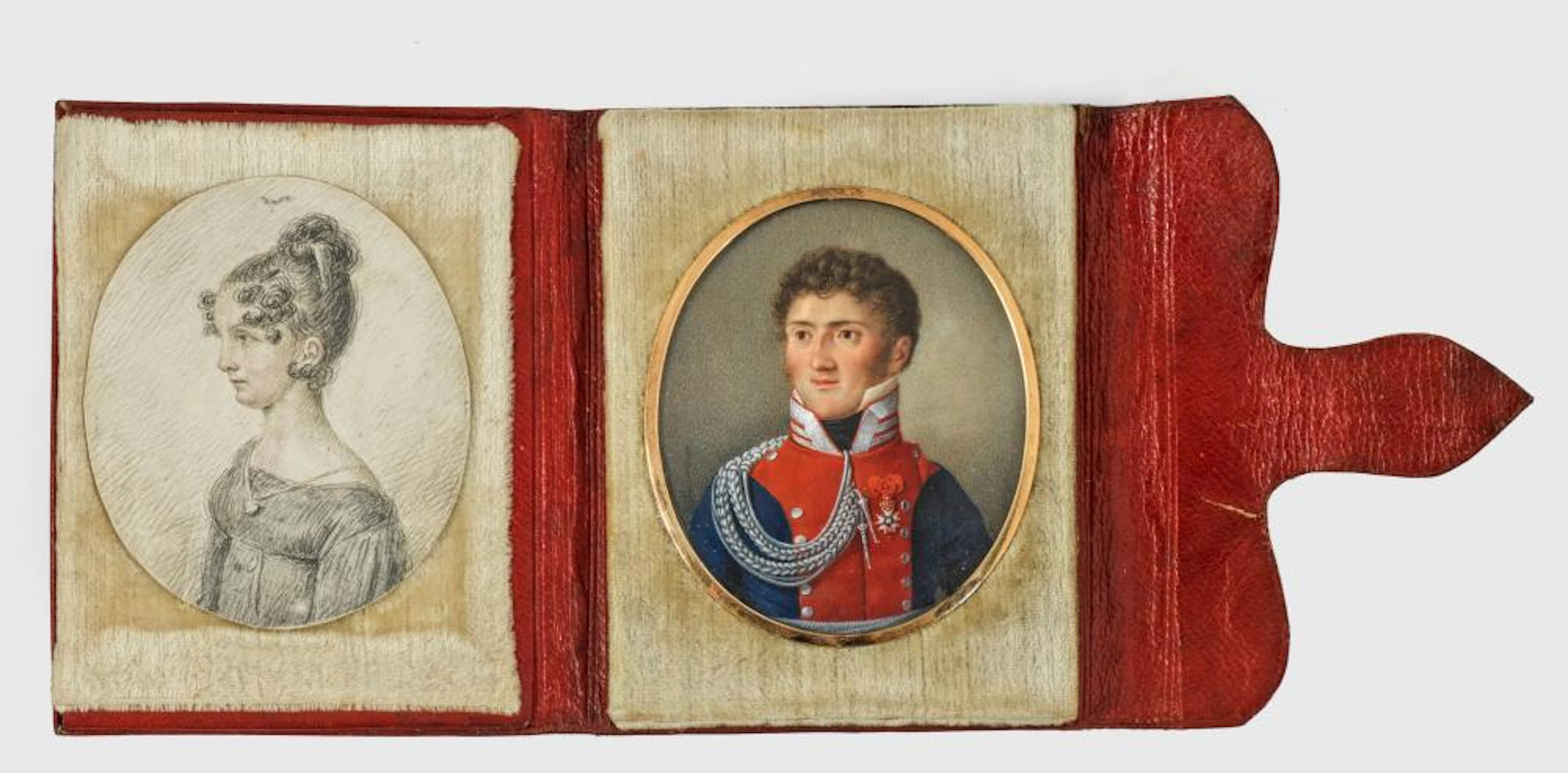 Kleine Ledermappe mit Biedermeier-Porträts vo