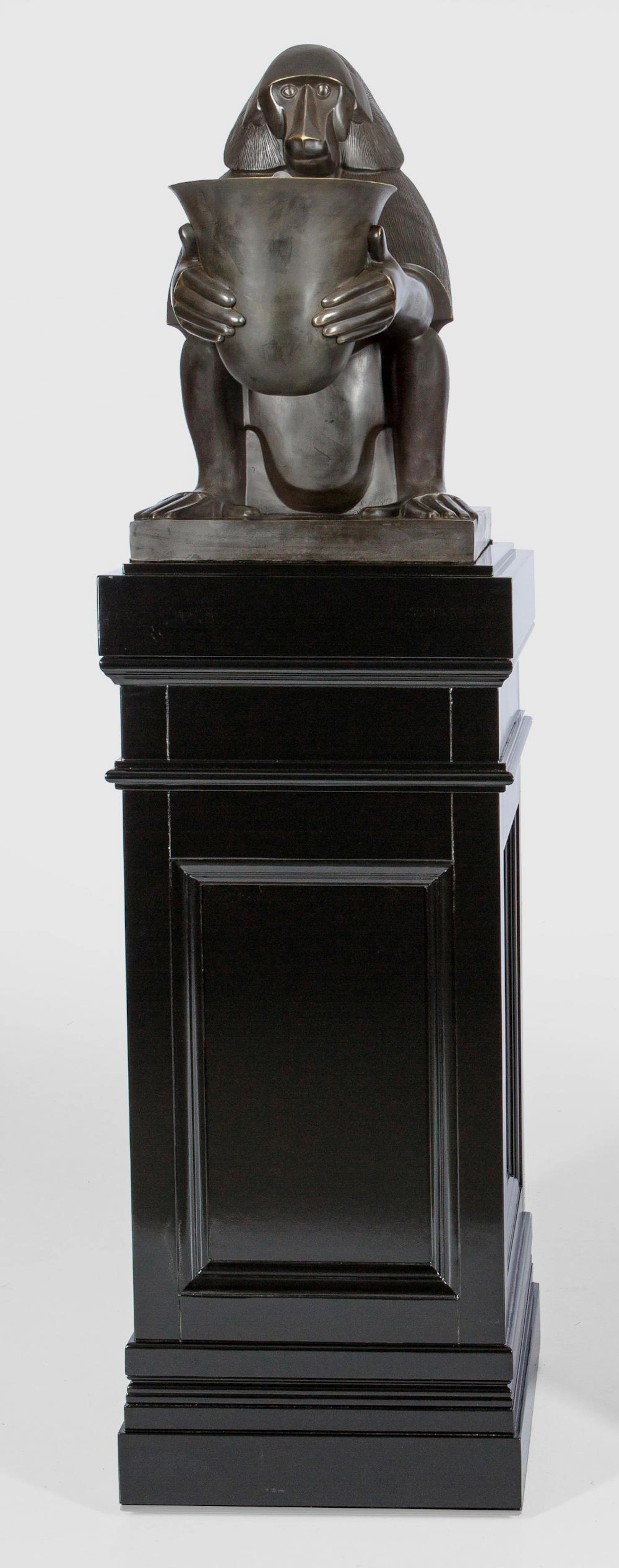 Art Déco-Skulpturenlampe auf Podestsockel