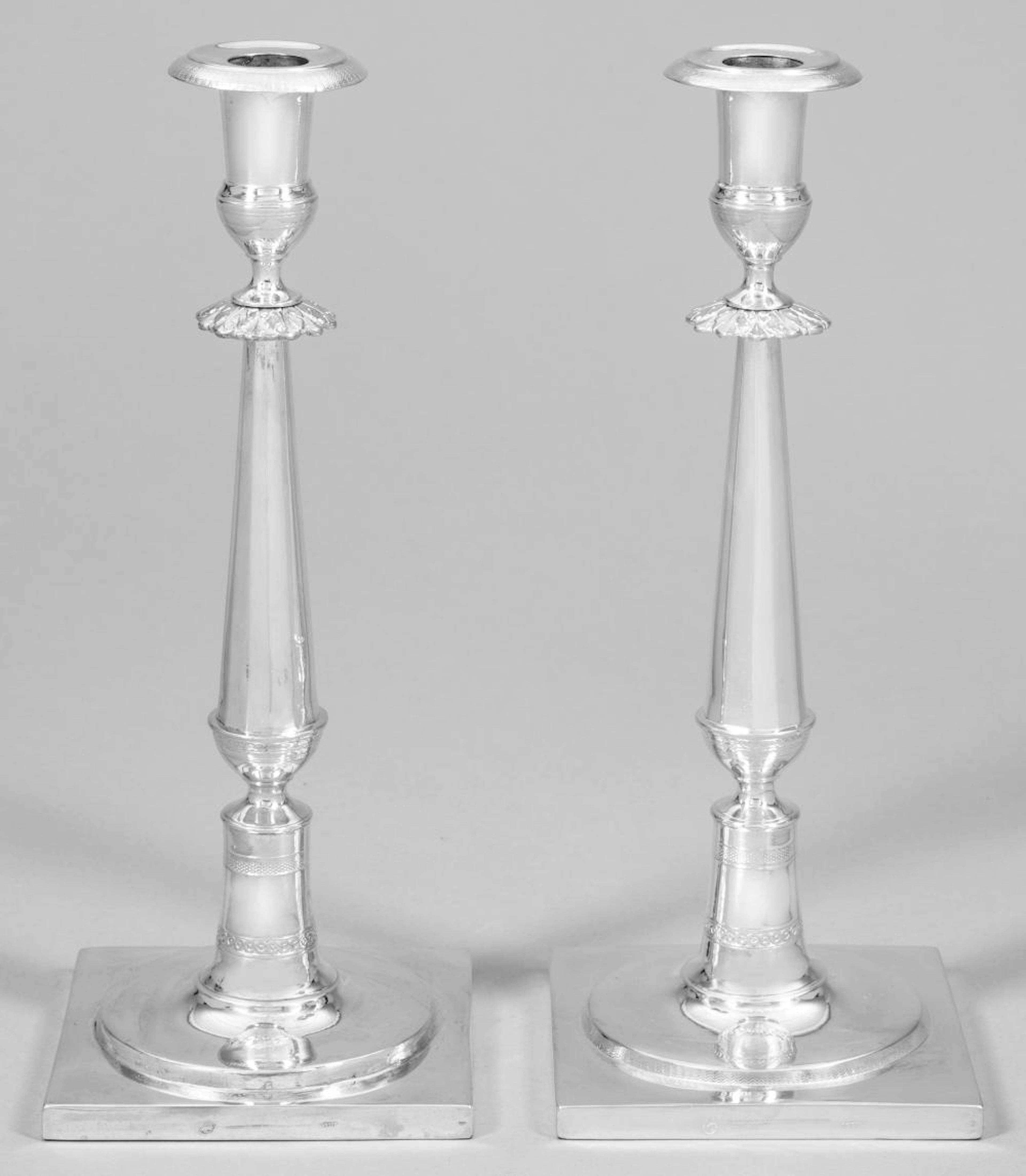 Paar große Biedermeier-Tafelleuchter