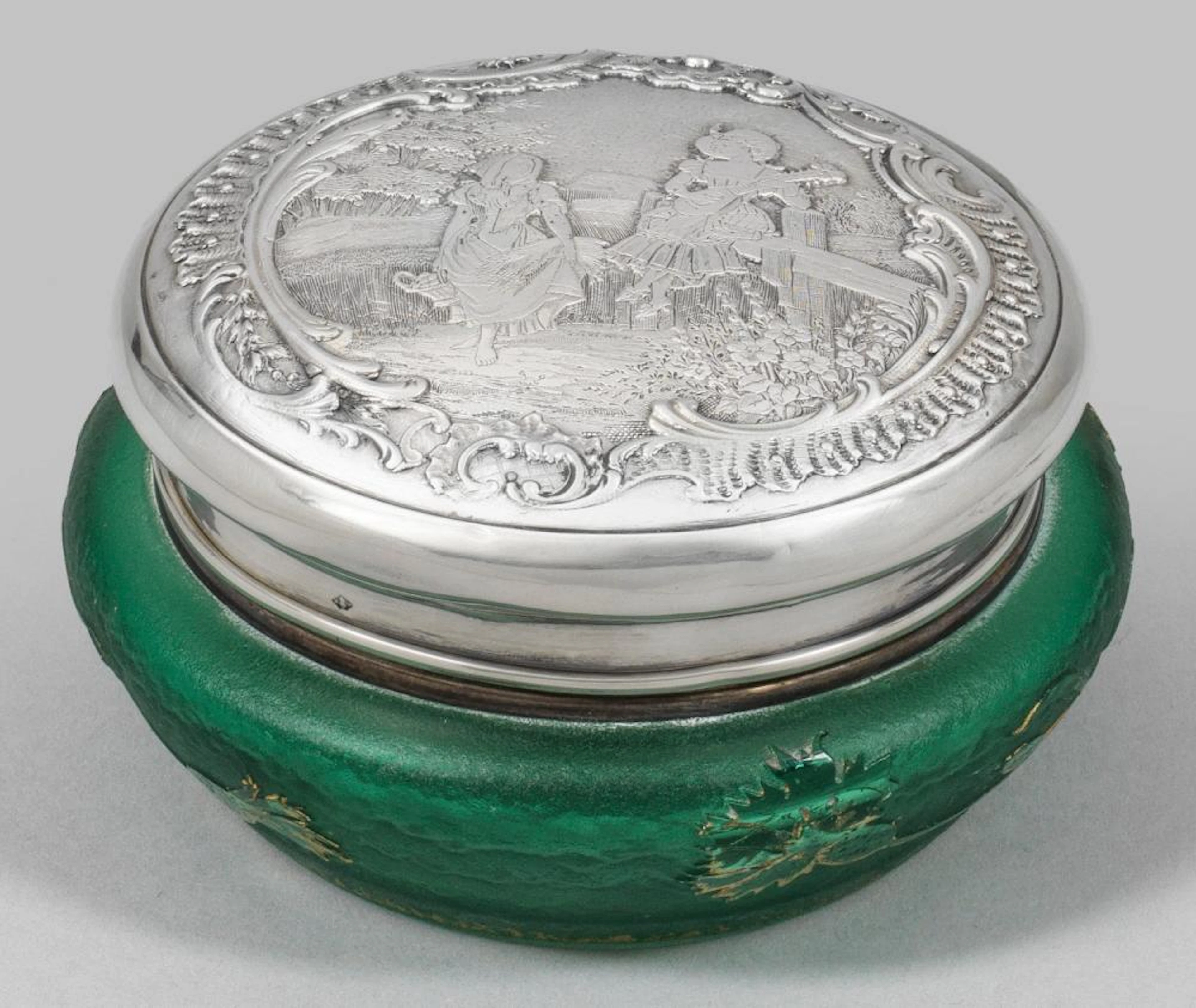 Dose mit Silbermontierung und -deckel von Daum Frères