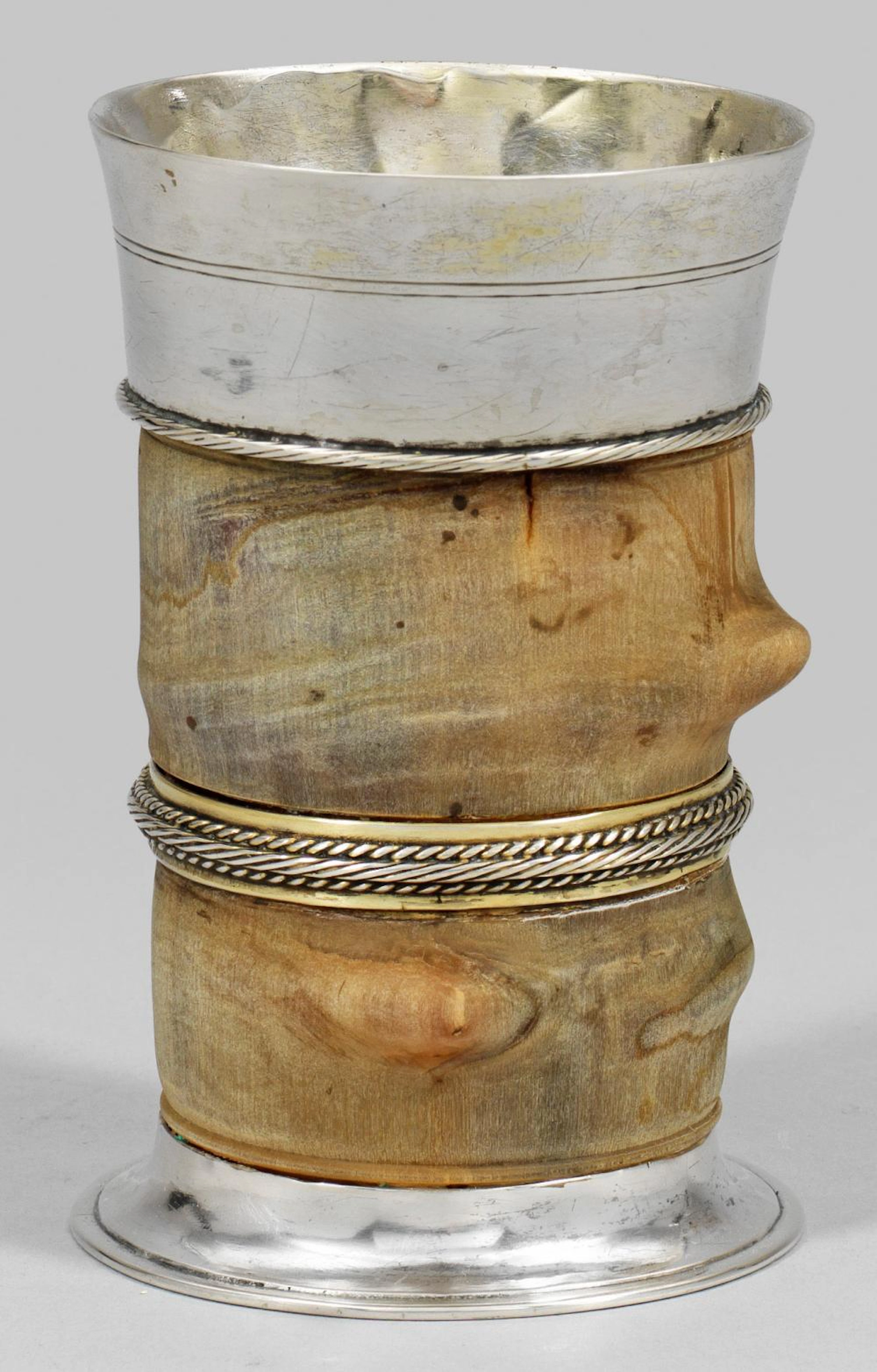 Eleganter Steinbockhornbecher